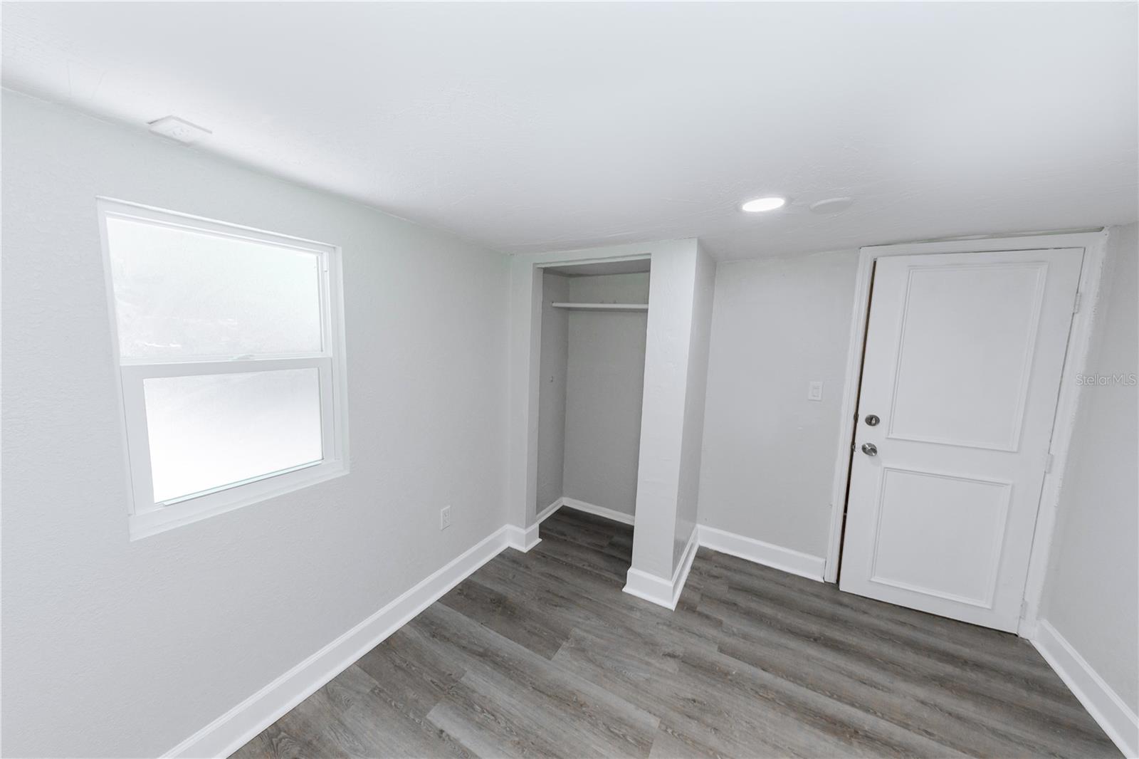LAUGHNERS LAKEVIEW ADD - Residential Lease