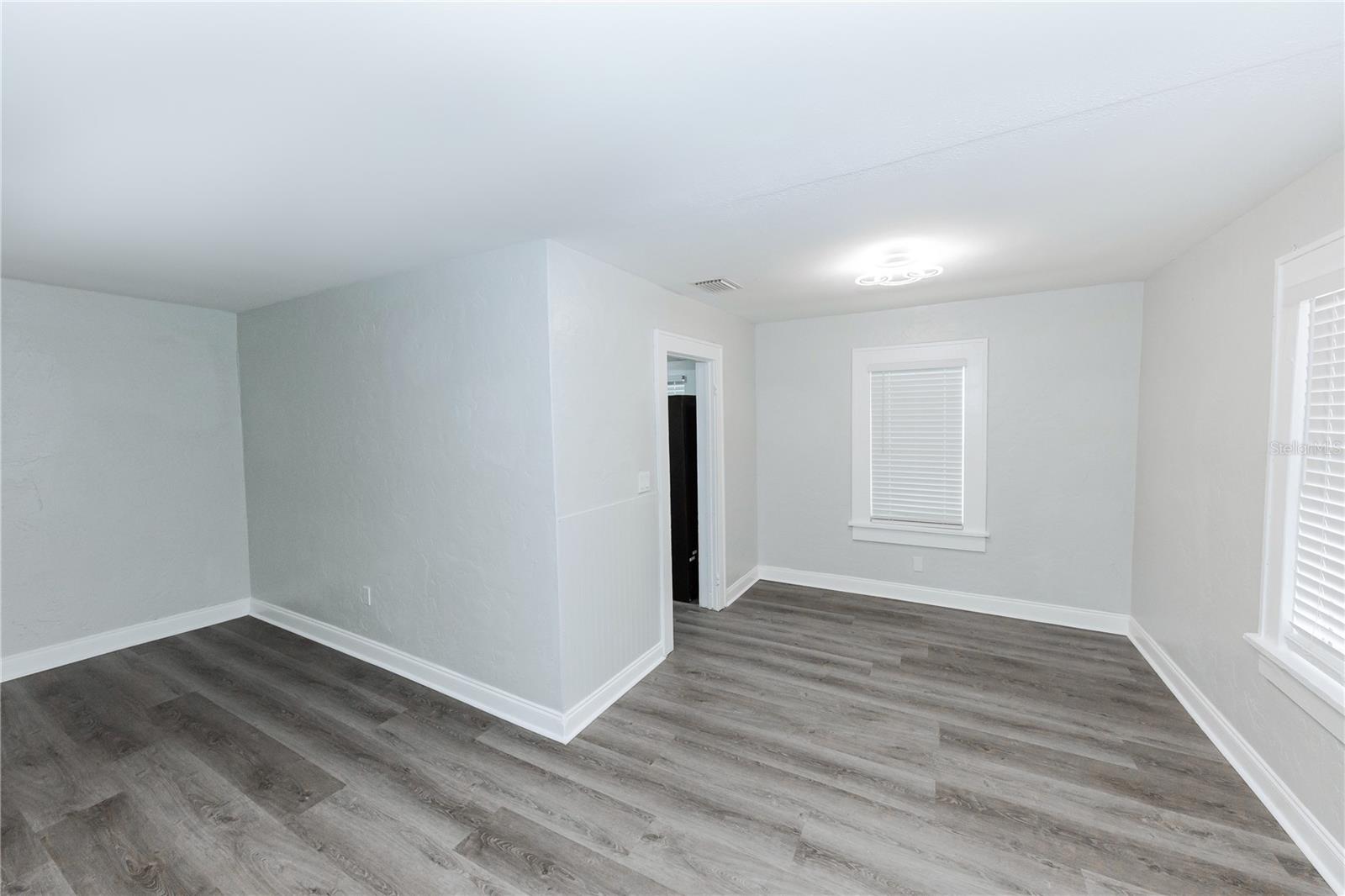 LAUGHNERS LAKEVIEW ADD - Residential Lease