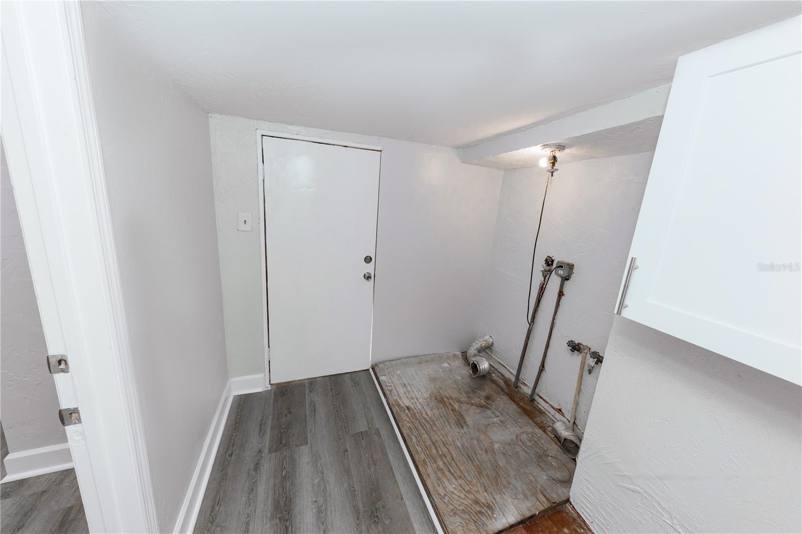 LAUGHNERS LAKEVIEW ADD - Residential Lease