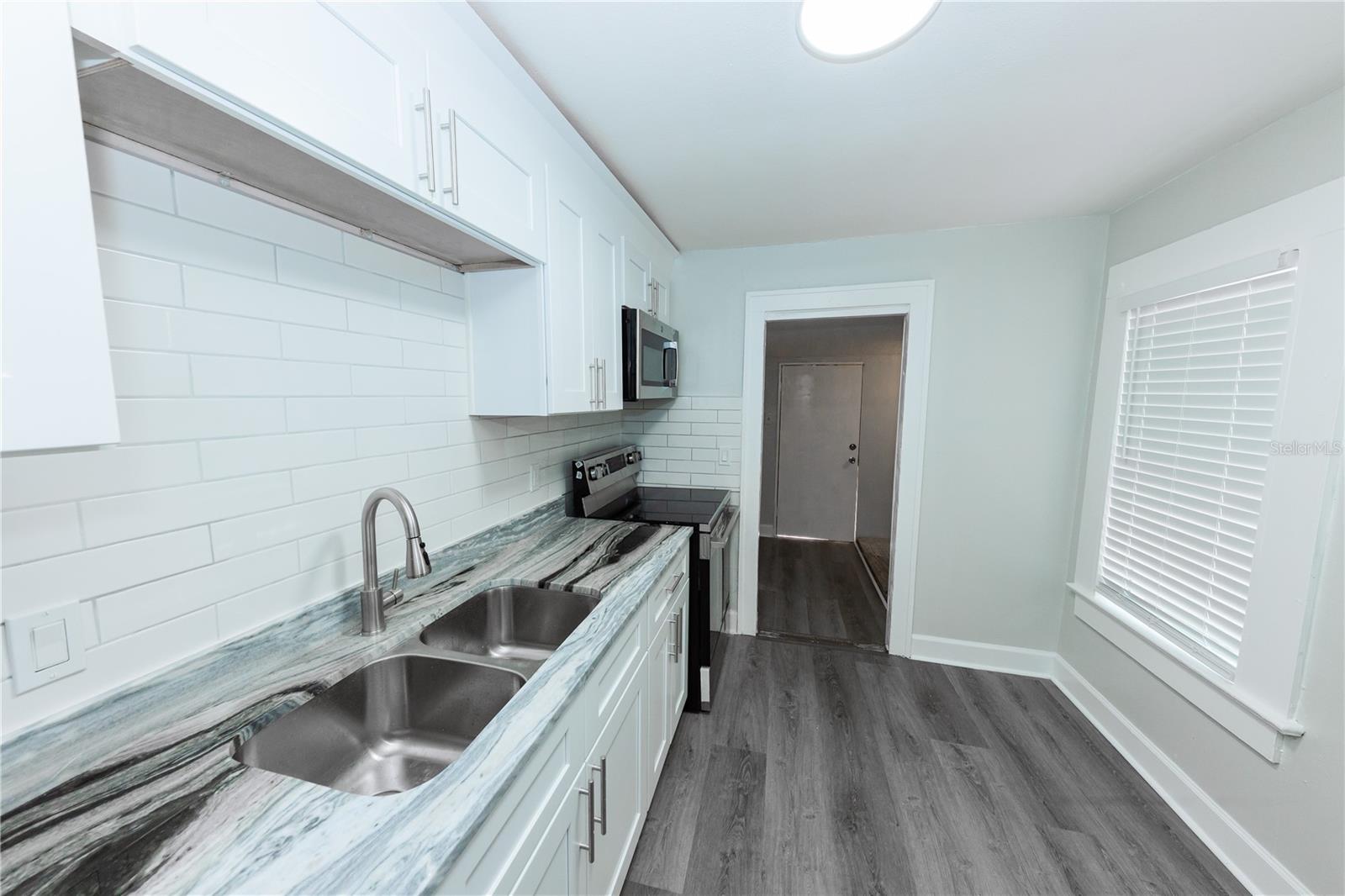 LAUGHNERS LAKEVIEW ADD - Residential Lease