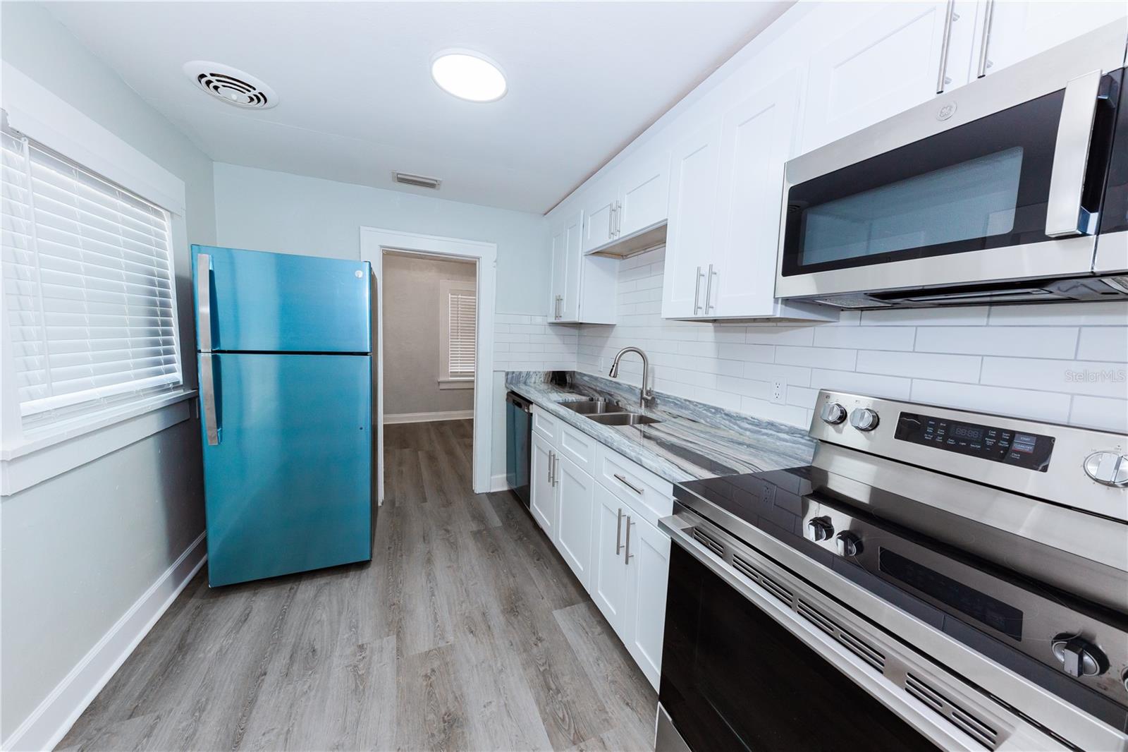 LAUGHNERS LAKEVIEW ADD - Residential Lease
