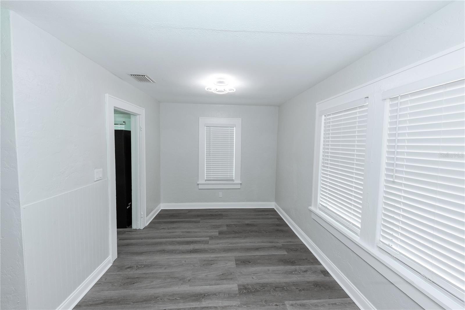 LAUGHNERS LAKEVIEW ADD - Residential Lease