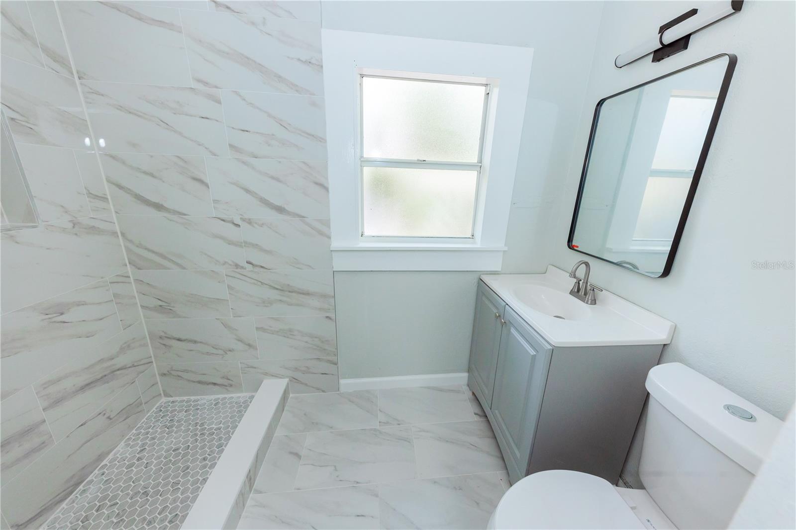 LAUGHNERS LAKEVIEW ADD - Residential Lease