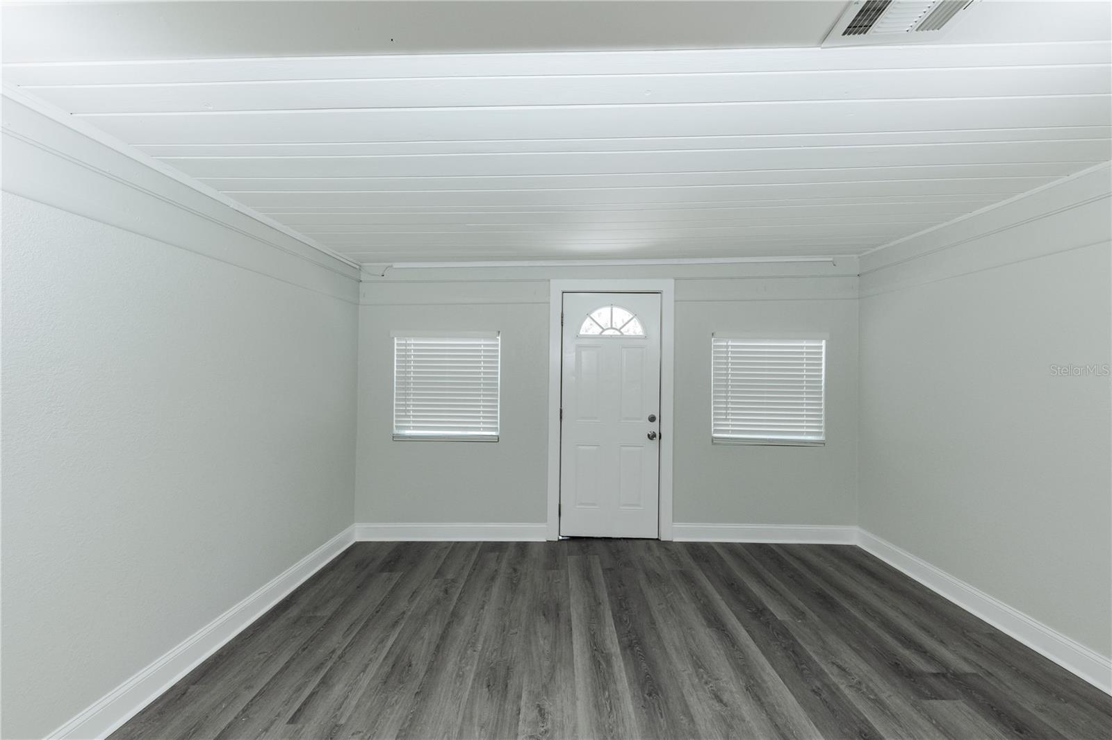 LAUGHNERS LAKEVIEW ADD - Residential Lease