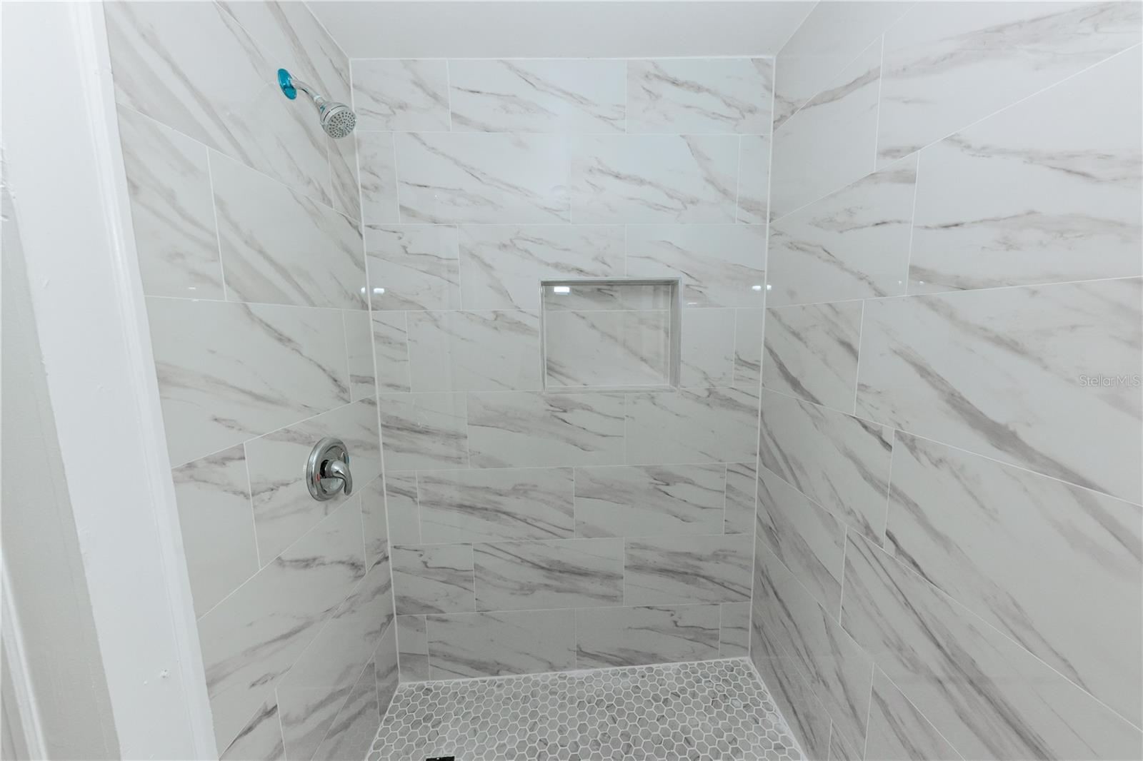 LAUGHNERS LAKEVIEW ADD - Residential Lease