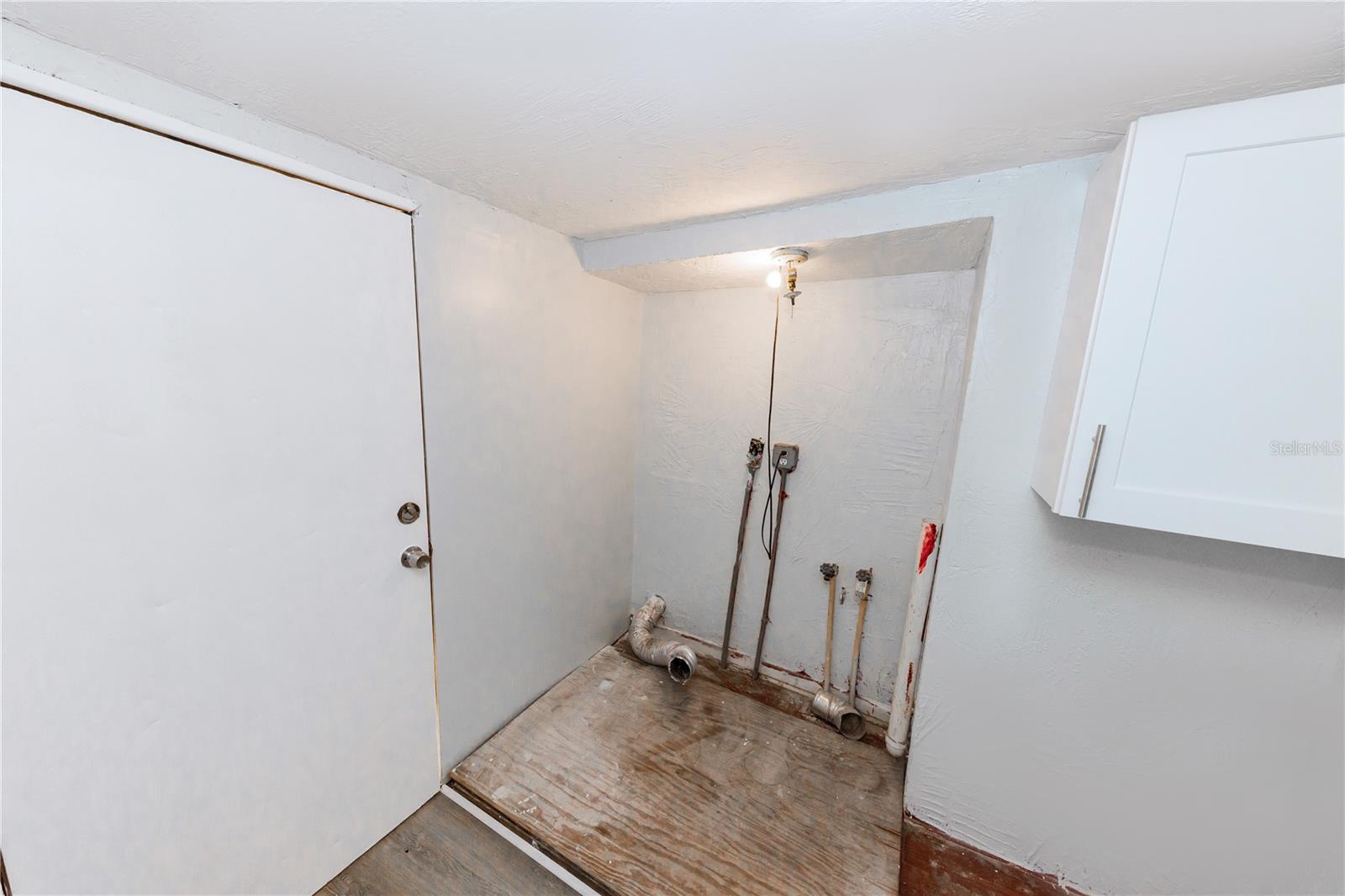 LAUGHNERS LAKEVIEW ADD - Residential Lease