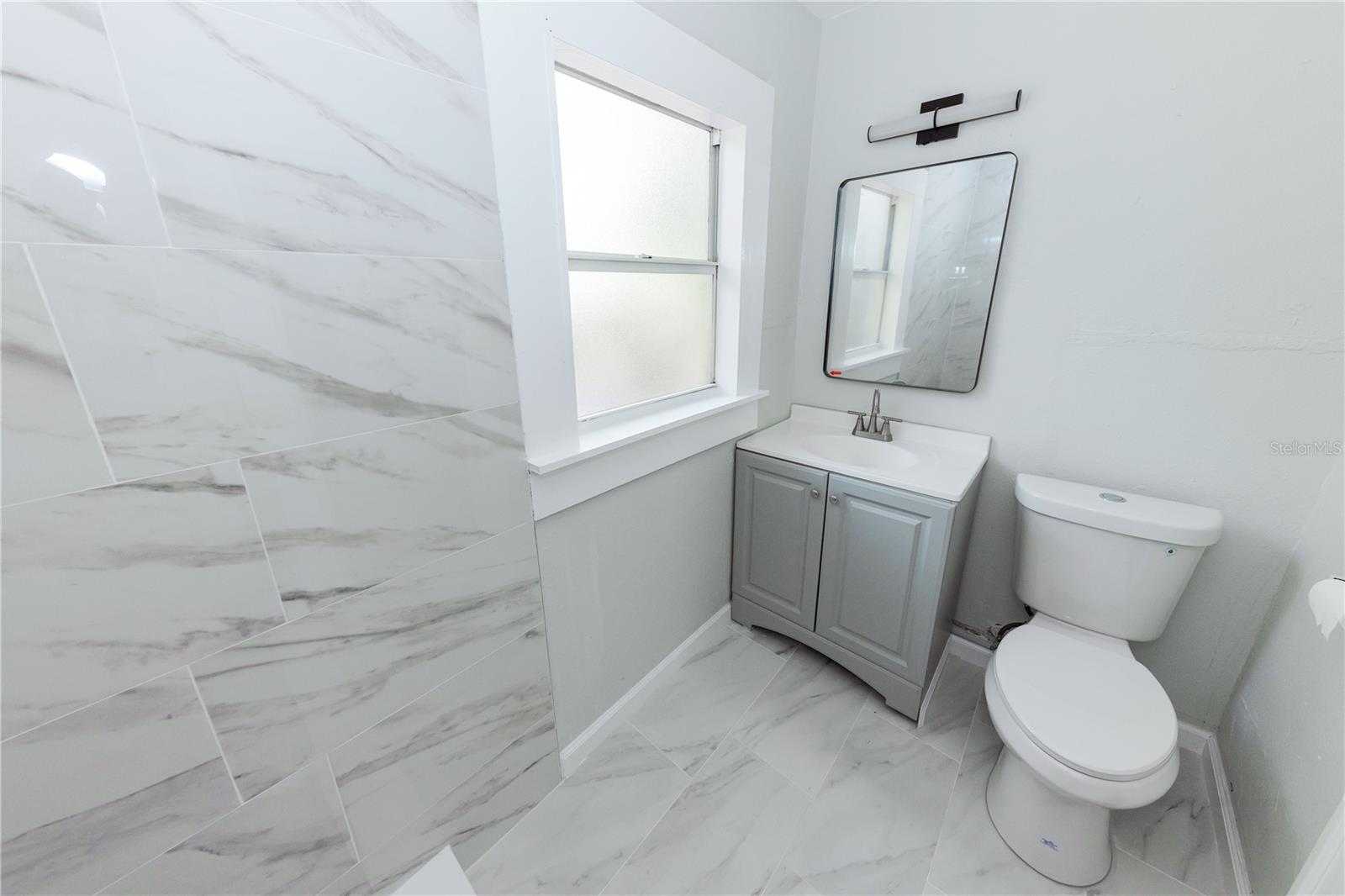 LAUGHNERS LAKEVIEW ADD - Residential Lease