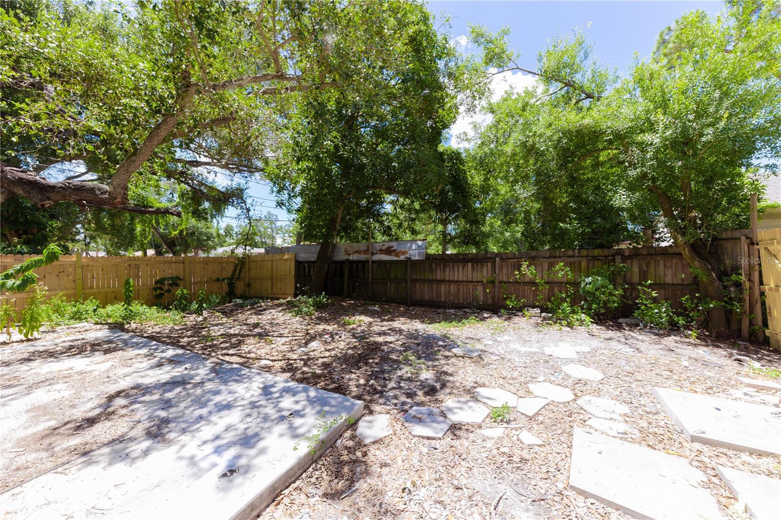 LAUGHNERS LAKEVIEW ADD - Residential Lease