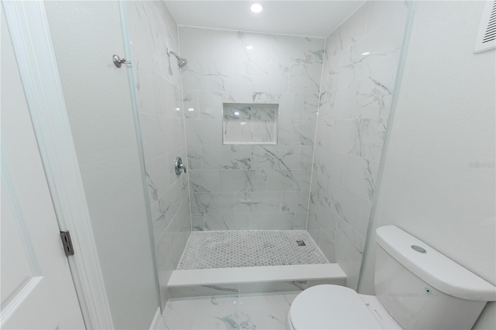 LAUGHNERS LAKEVIEW ADD - Residential Lease