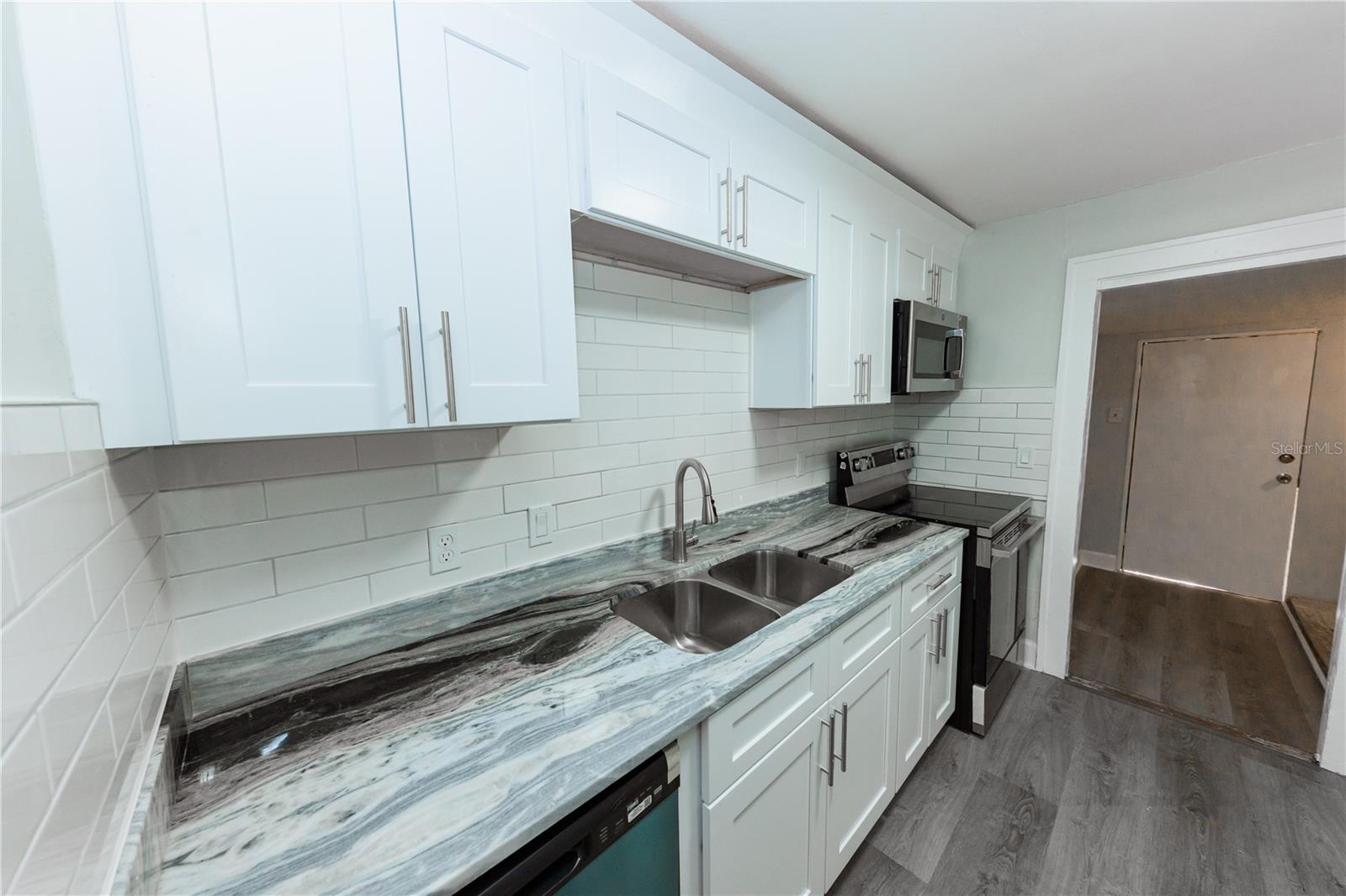 LAUGHNERS LAKEVIEW ADD - Residential Lease