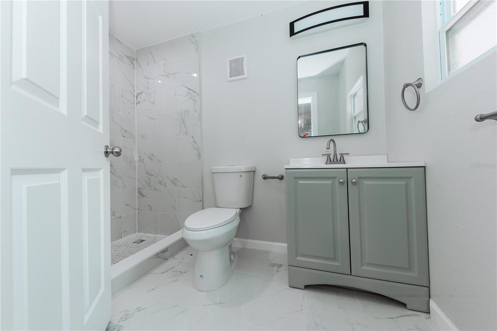 LAUGHNERS LAKEVIEW ADD - Residential Lease