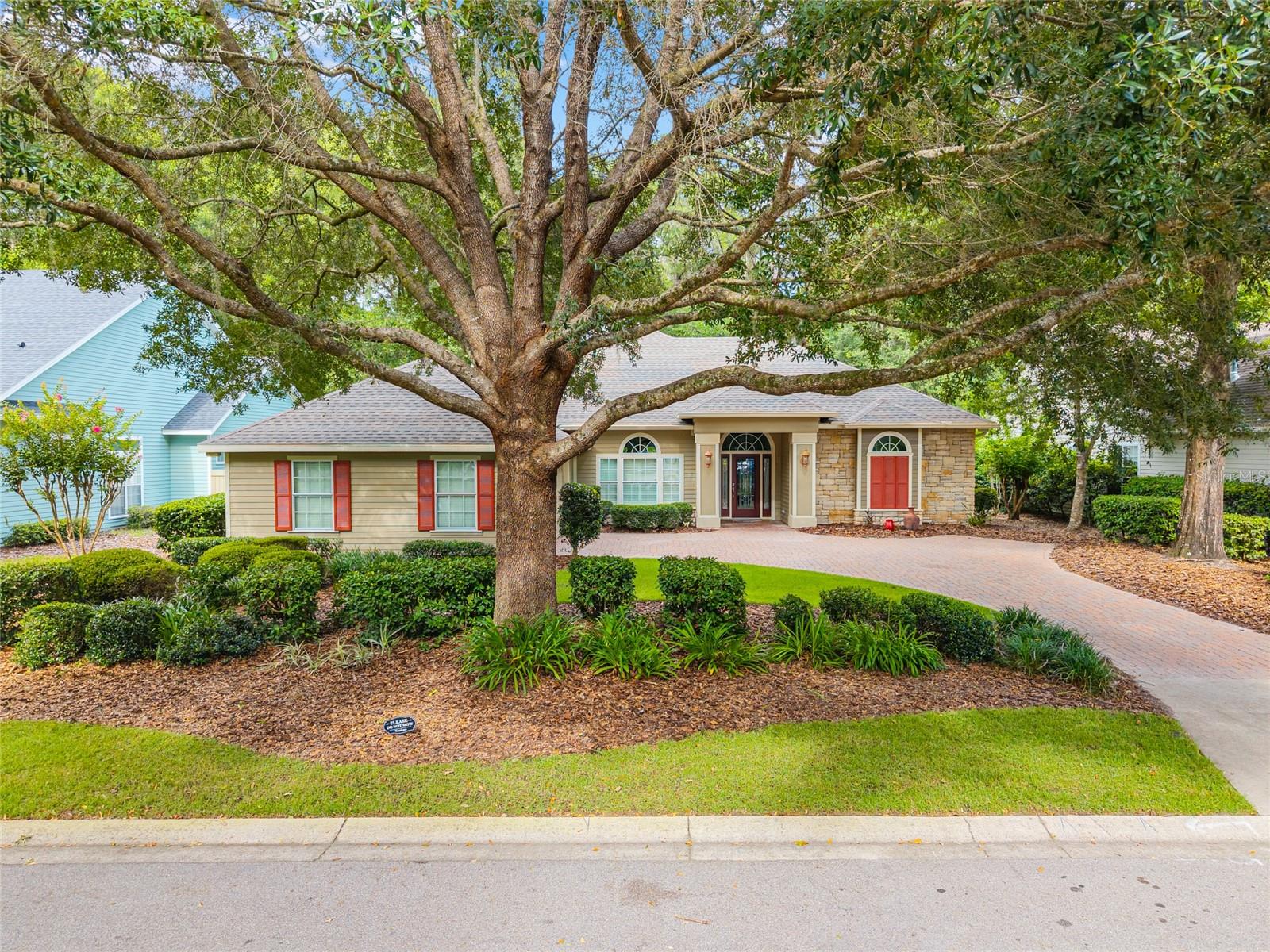 ELOISE GARDENS - Residential