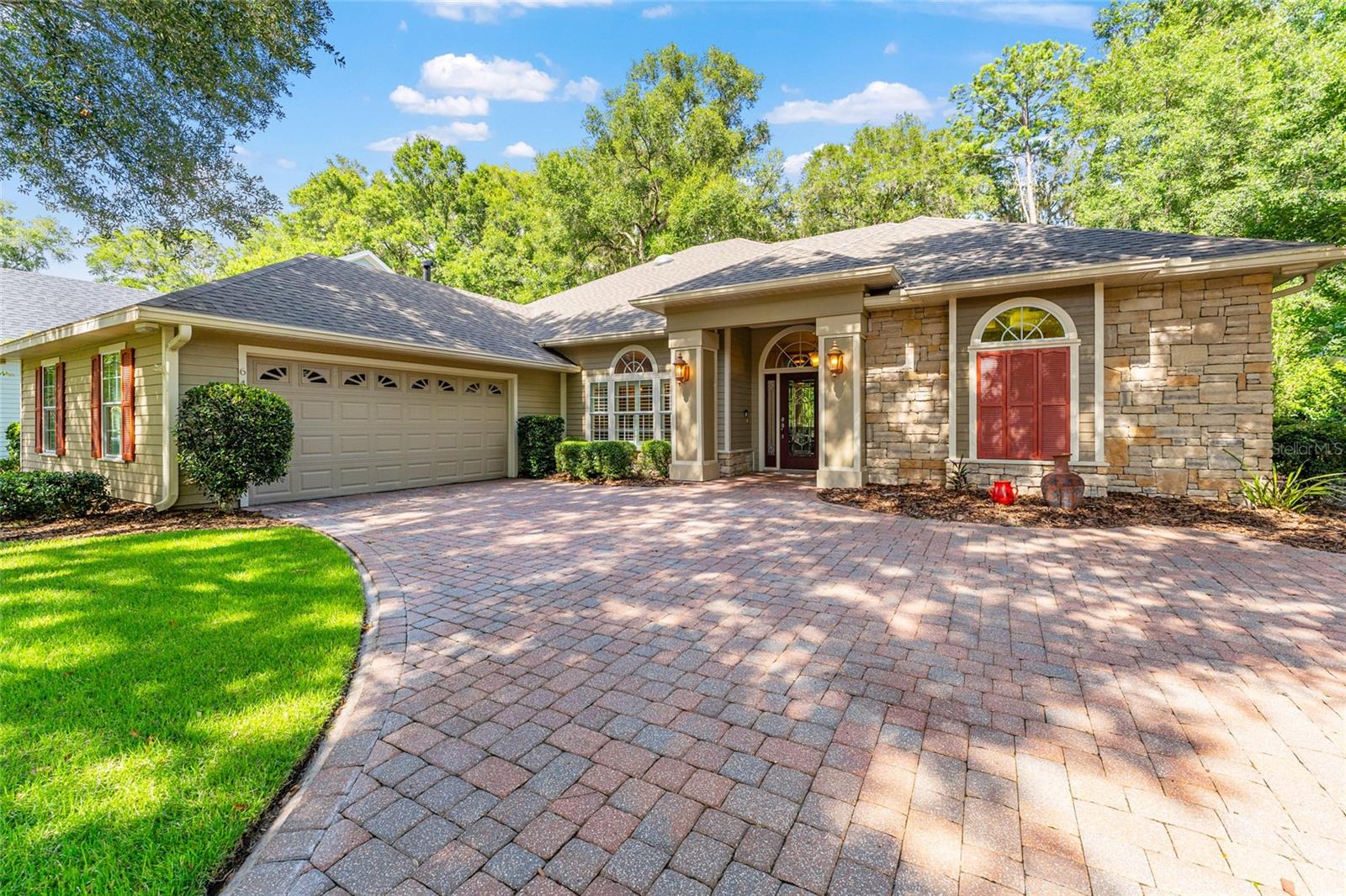 ELOISE GARDENS - Residential