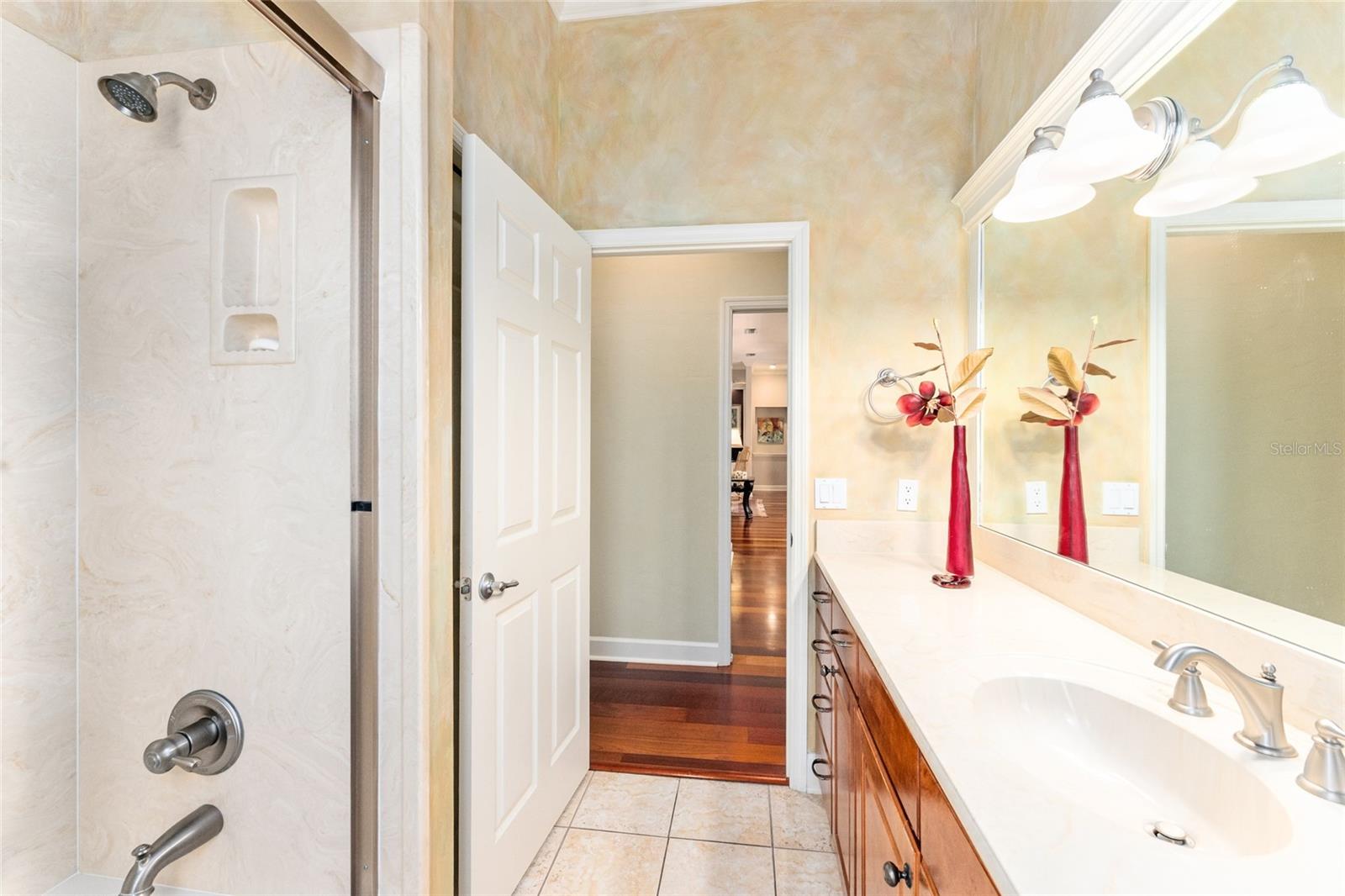 ELOISE GARDENS - Residential