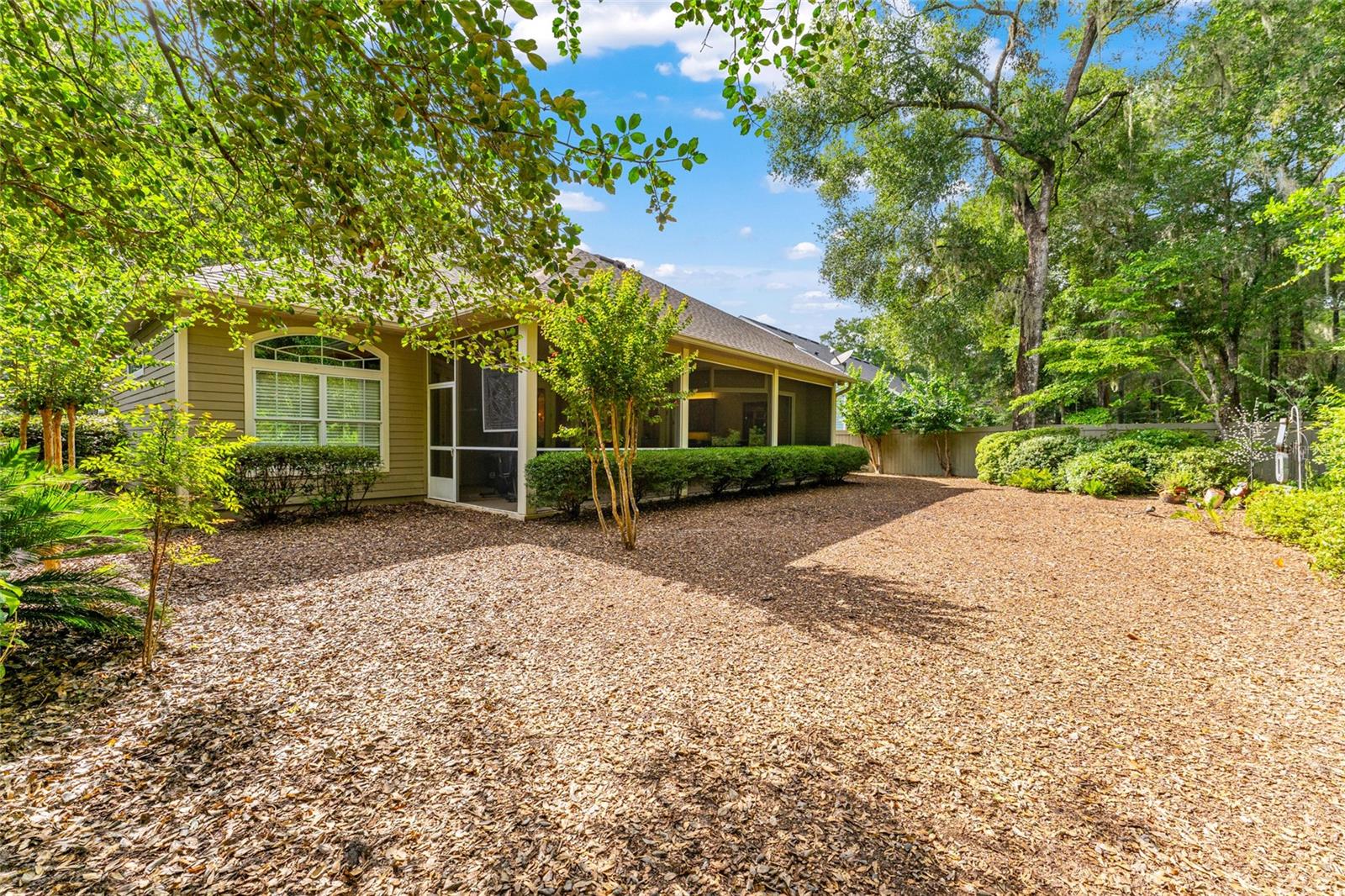 ELOISE GARDENS - Residential
