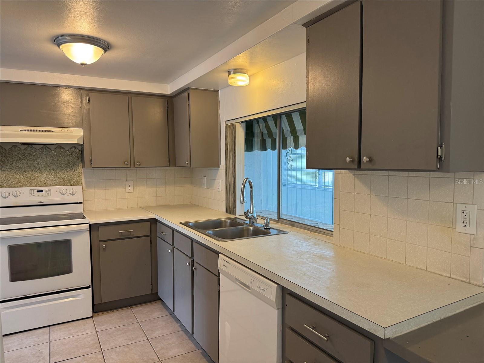 BEACON WOODS VILLAGE - Residential Lease