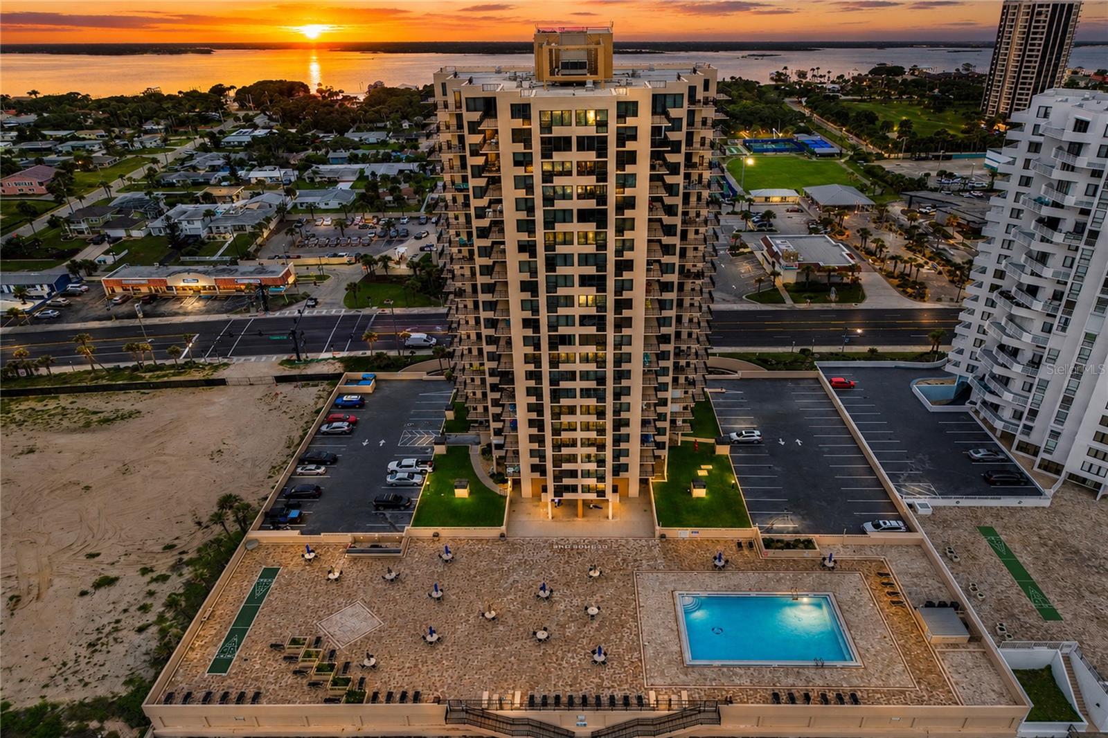 OCEAN 01 CONDO - Residential
