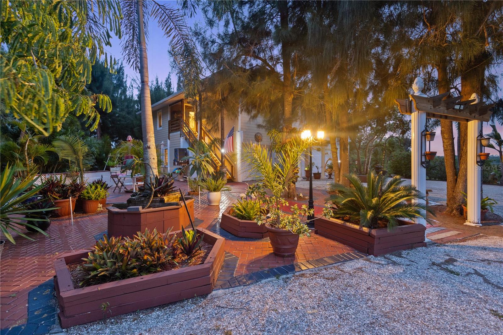 MYAKKA RIVER TRACTS & PLAMORE-666400 - Residential
