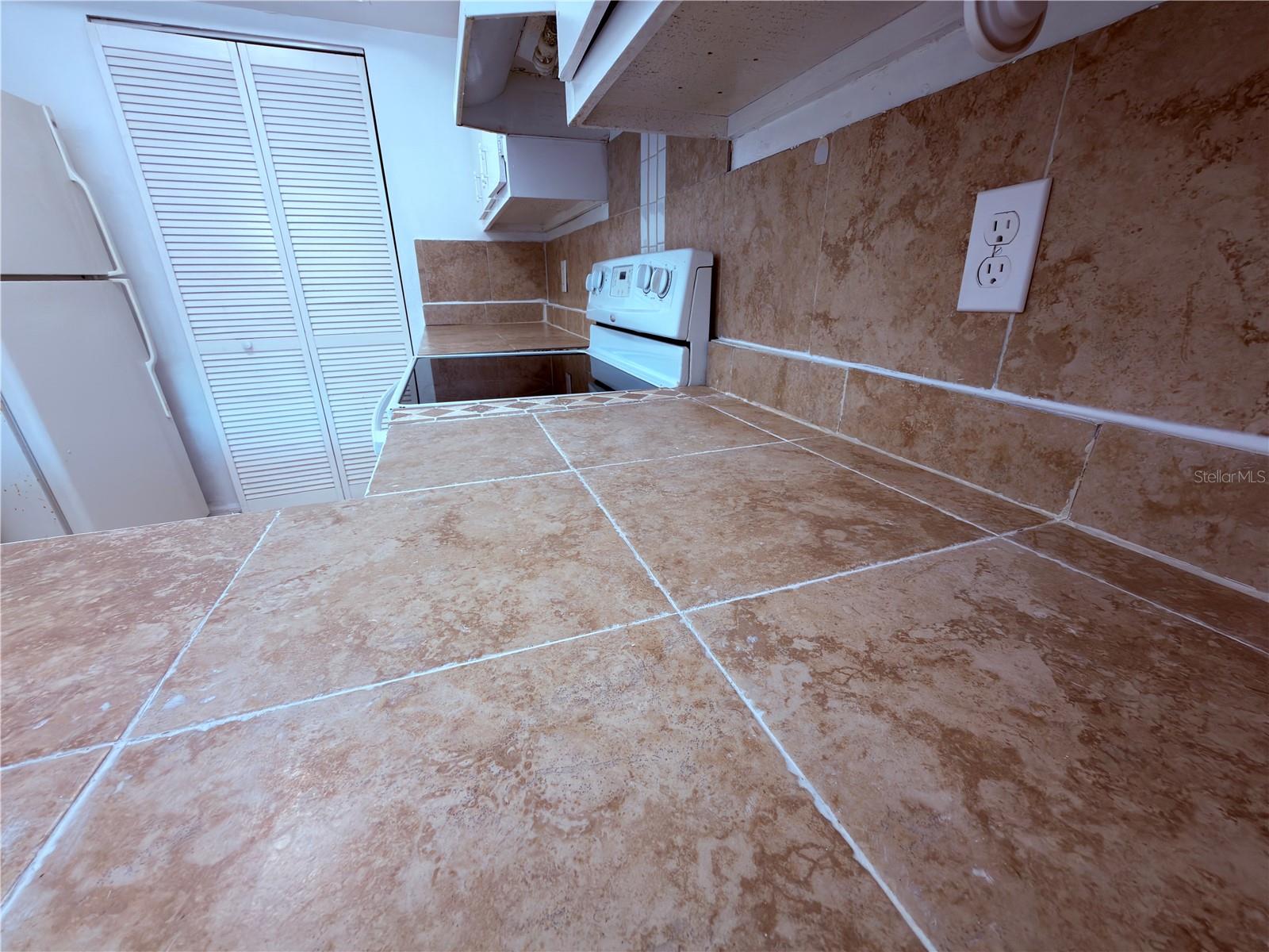 LEMON TREE CONDO SEC 03 CANYON - Residential