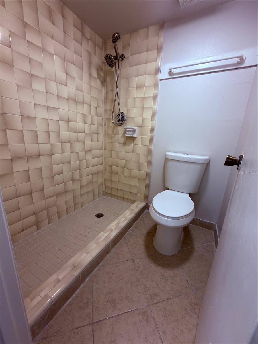 LEMON TREE CONDO SEC 03 CANYON - Residential