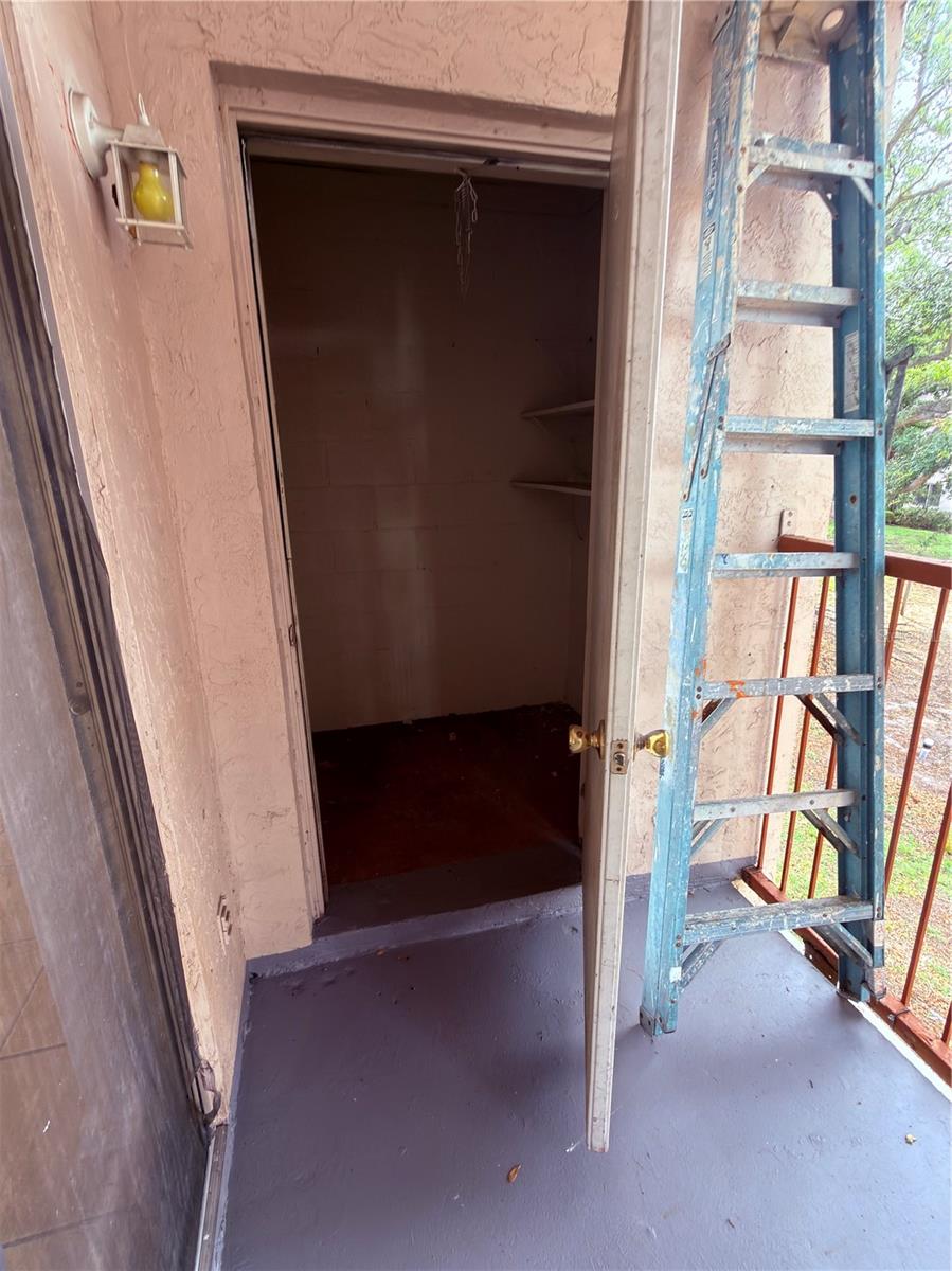 LEMON TREE CONDO SEC 03 CANYON - Residential