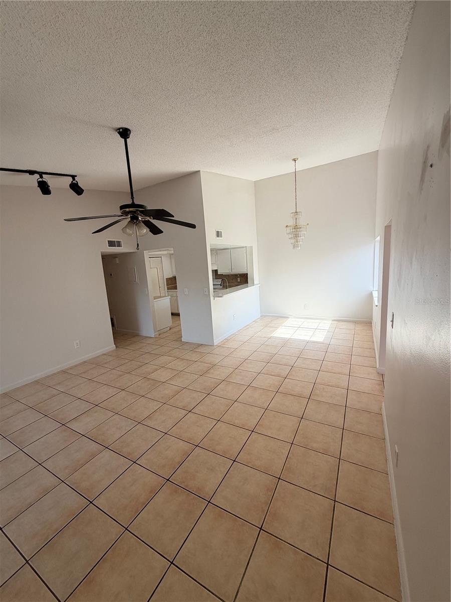 LEMON TREE CONDO SEC 03 CANYON - Residential