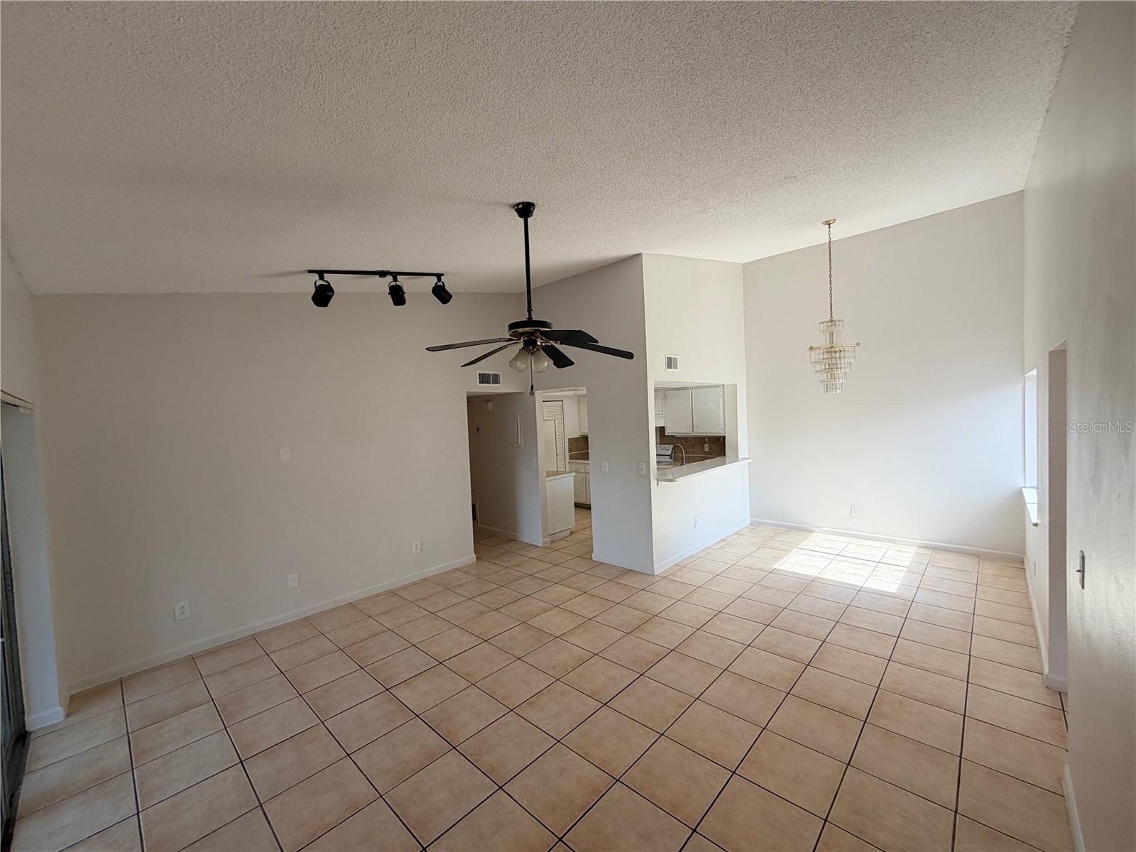 LEMON TREE CONDO SEC 03 CANYON - Residential