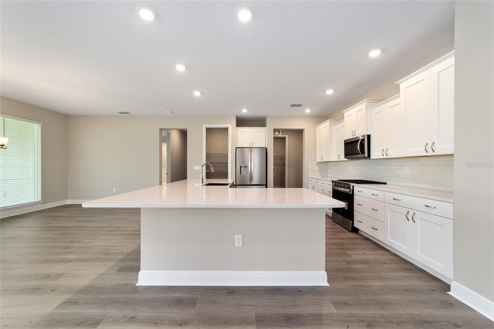 ON TOP OF THE WORLD - Residential