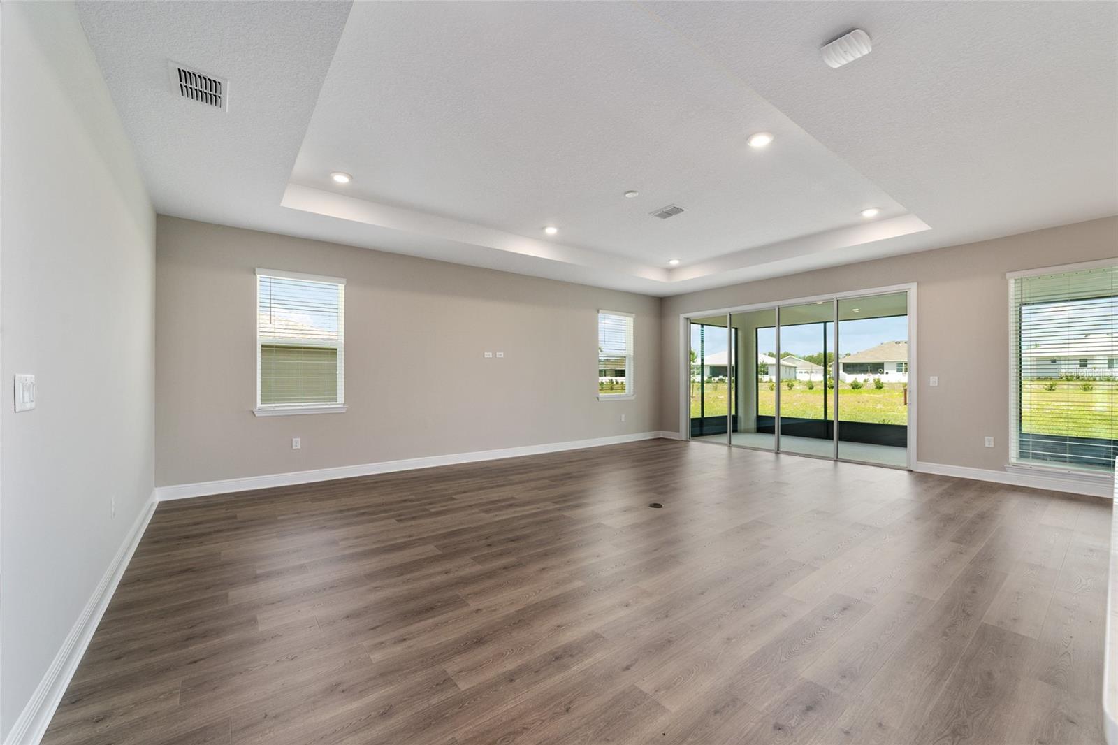 ON TOP OF THE WORLD - Residential