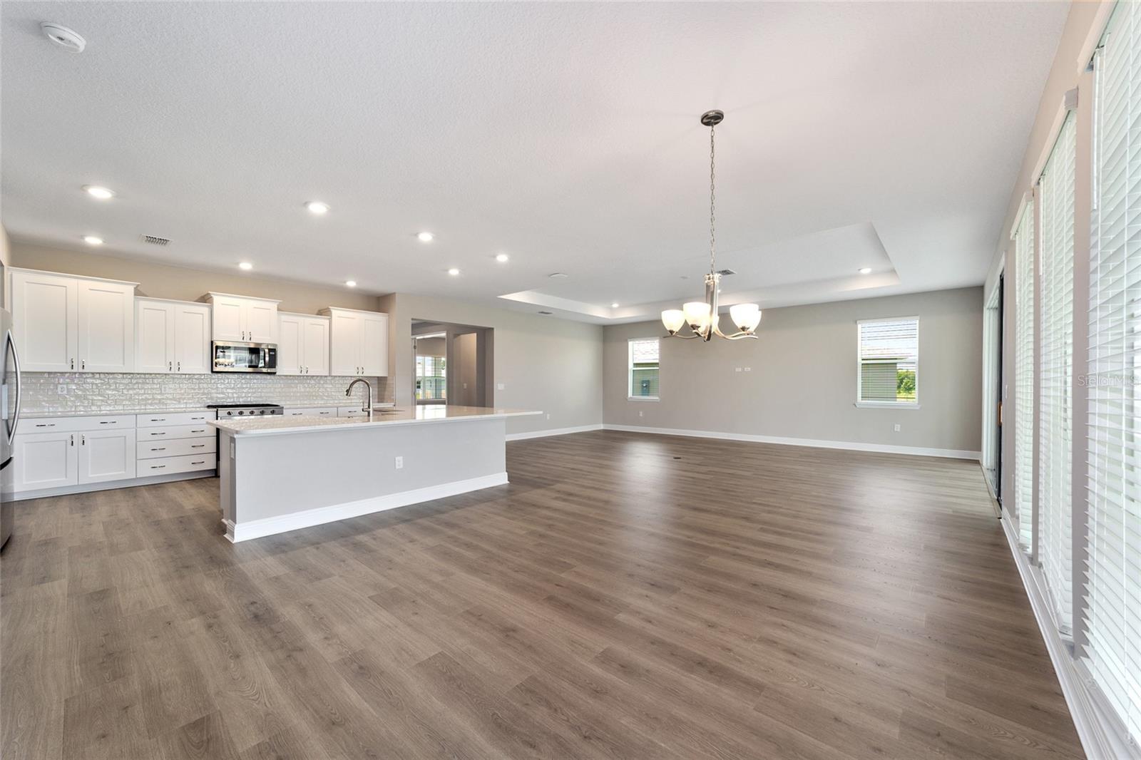 ON TOP OF THE WORLD - Residential