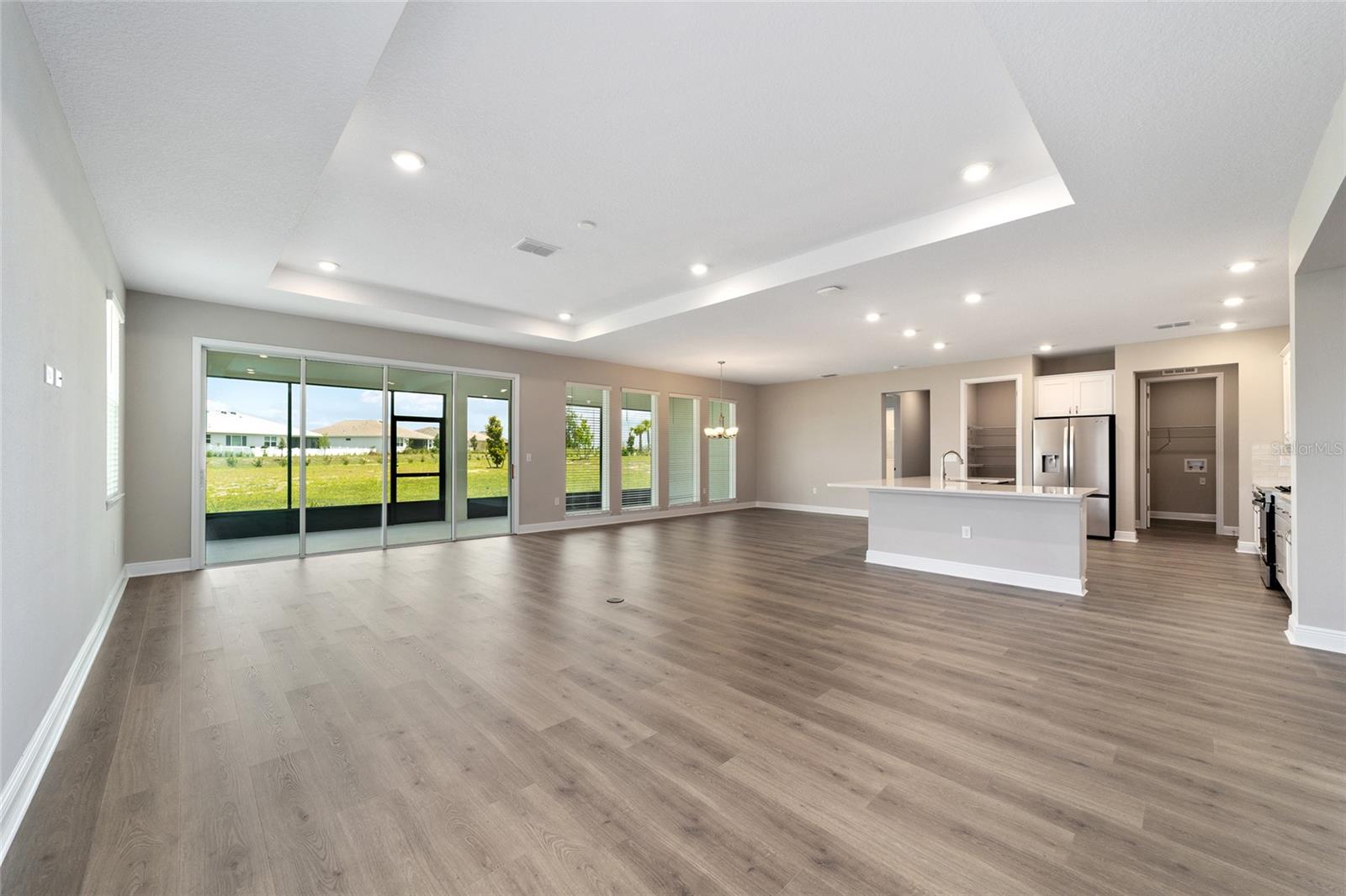 ON TOP OF THE WORLD - Residential