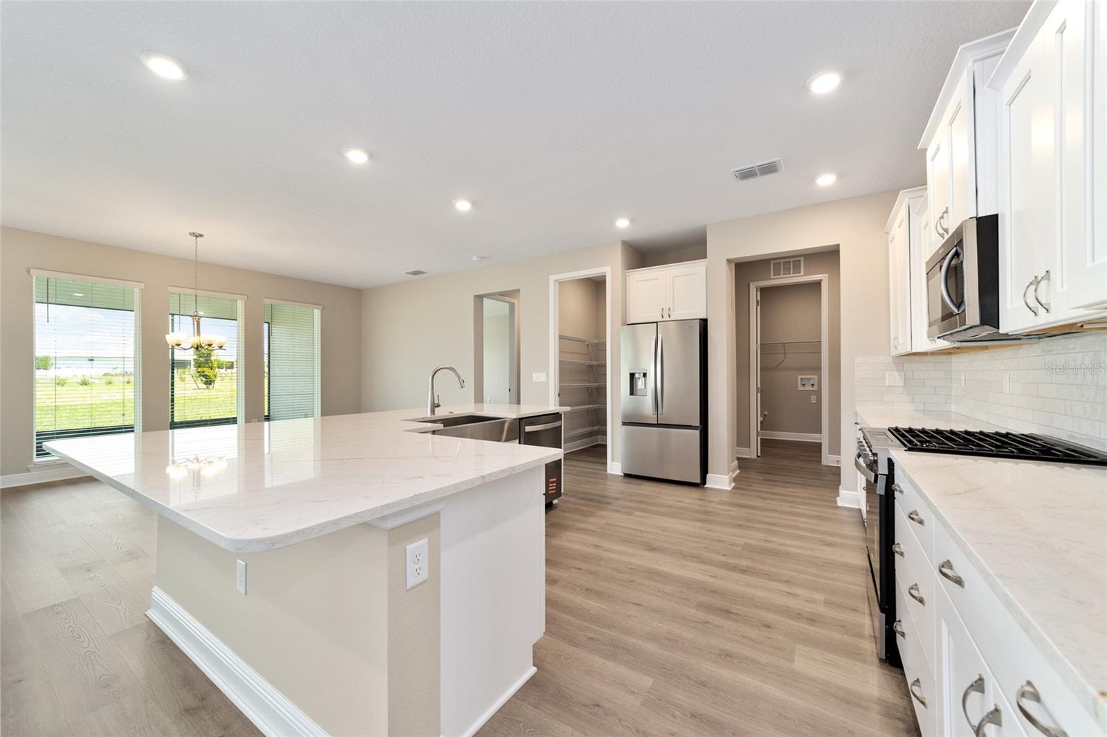 ON TOP OF THE WORLD - Residential