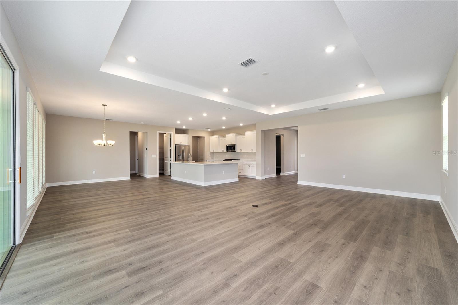 ON TOP OF THE WORLD - Residential