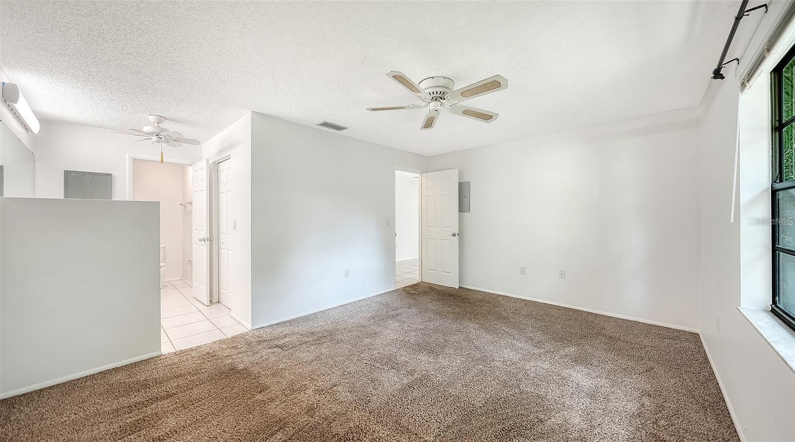 BARRINGTON WOODS - Residential