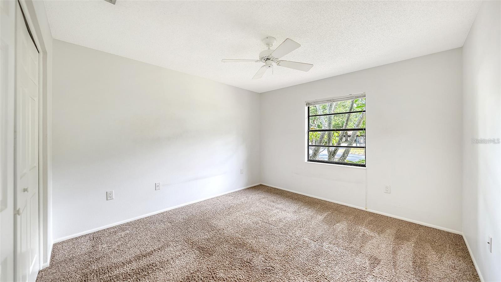BARRINGTON WOODS - Residential