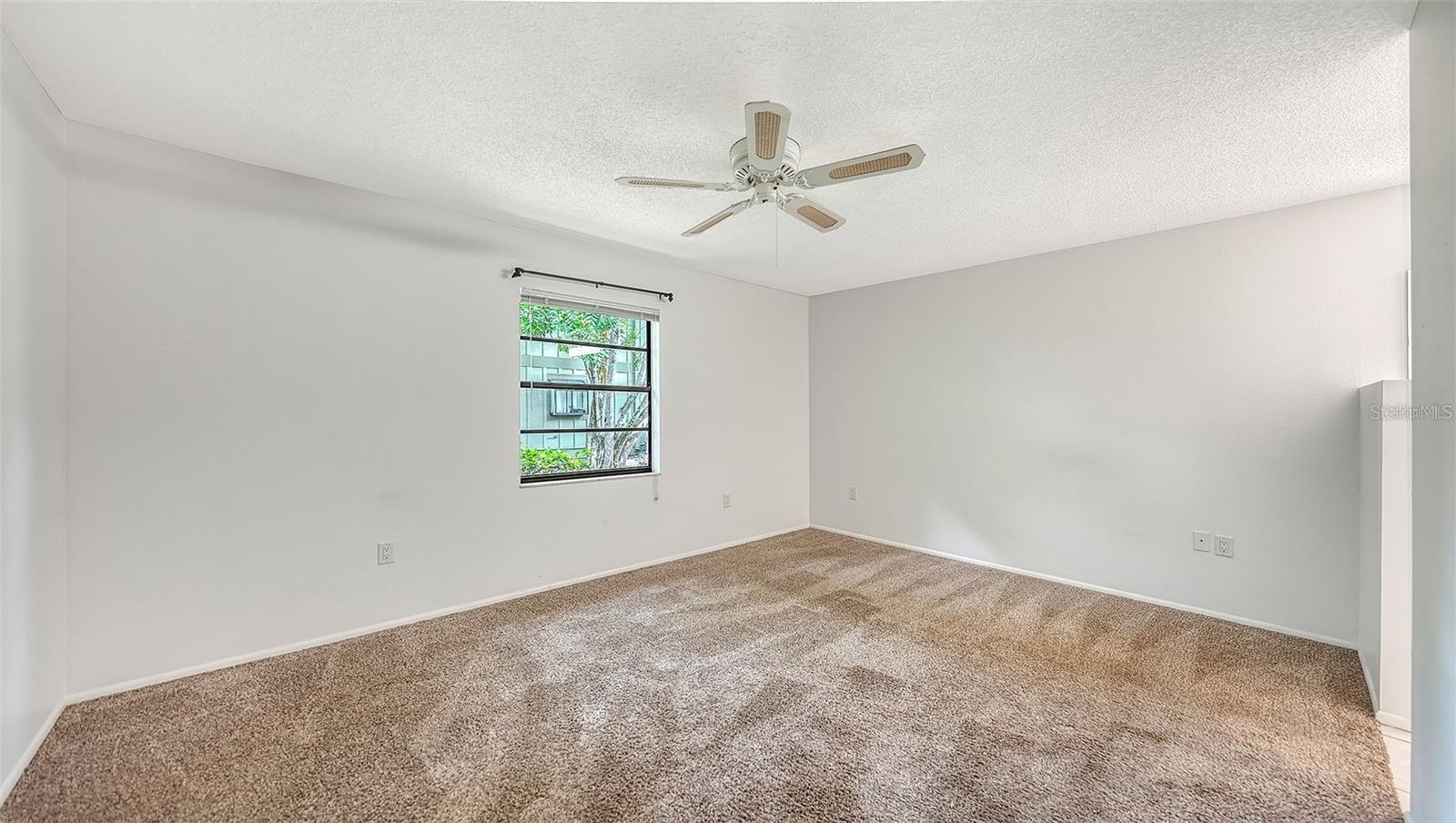 BARRINGTON WOODS - Residential