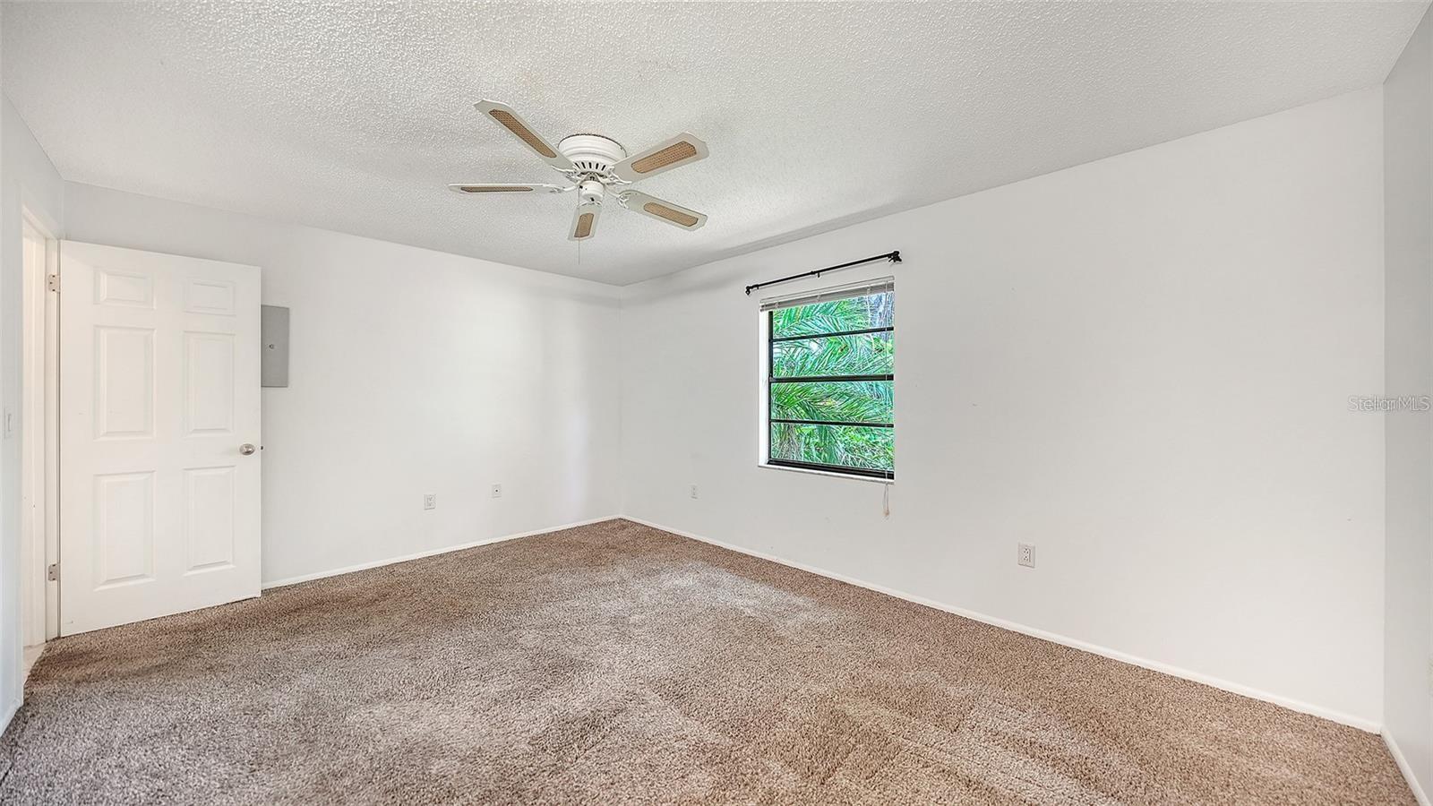 BARRINGTON WOODS - Residential