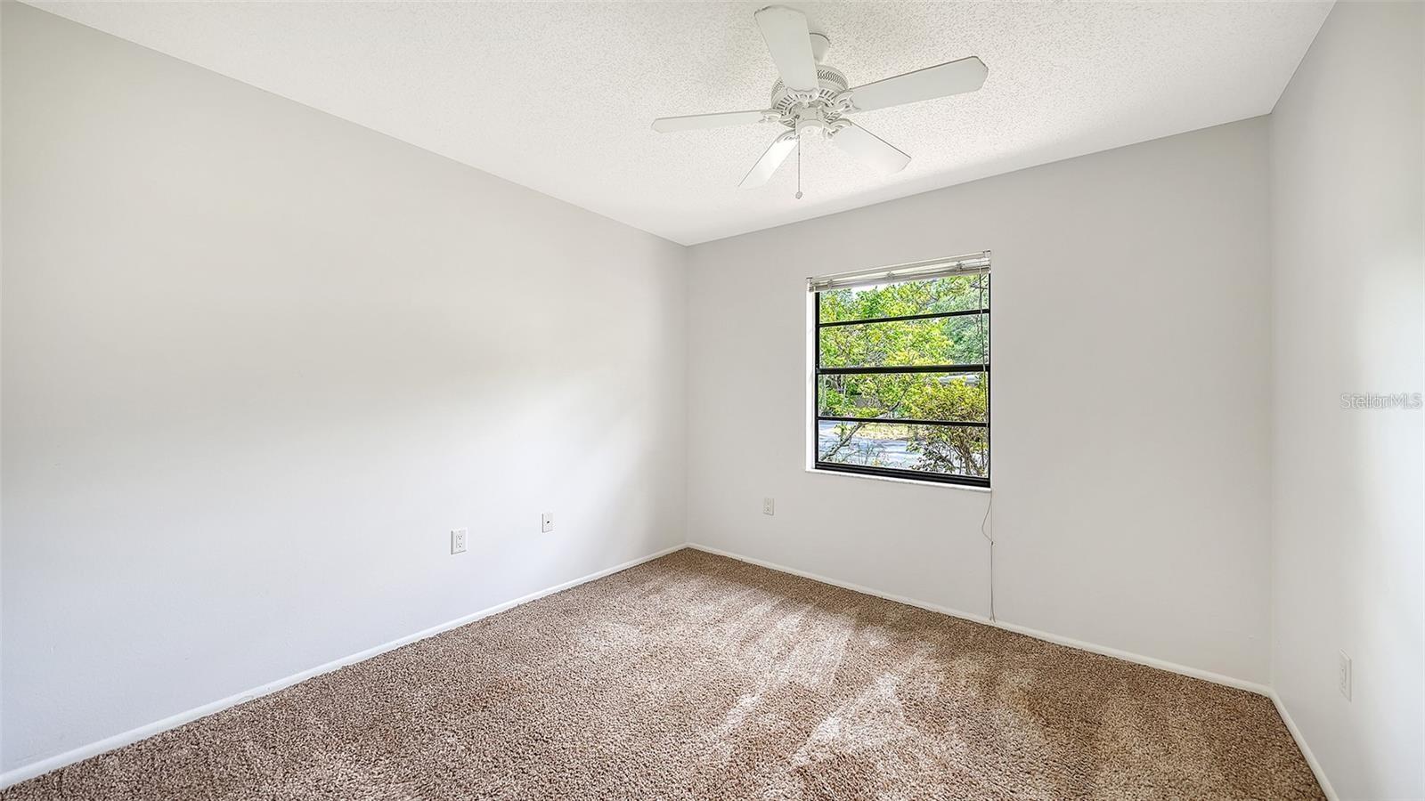 BARRINGTON WOODS - Residential