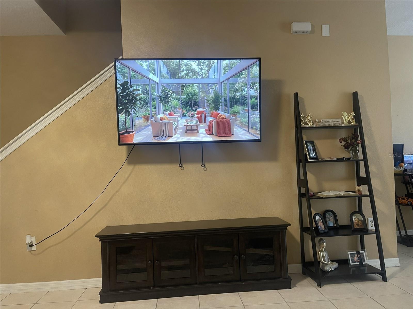 TOWNHOMES OF BAY PORT COLONY - Residential Lease
