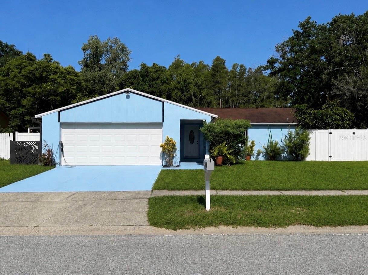 Beautifully update 4-bedroom, 3 bath home freshly painted, modern bathrooms, a private pool, and a garage efficiency with great income potential. Conveniently located near Tampa Premium Outlets, shopping, dining, and mayor highways. Whether you're looking for a primary residence or an excellent Airbnb investment opportunity, this versatile property is must-see.
