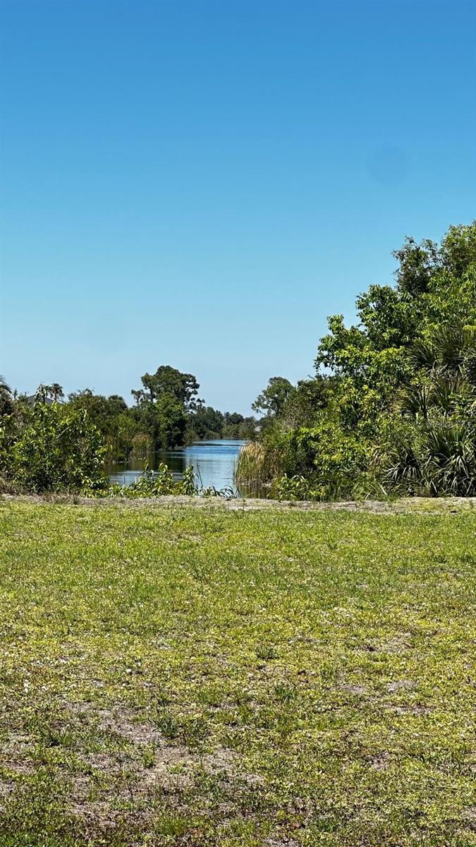 CAPE CORAL - Land