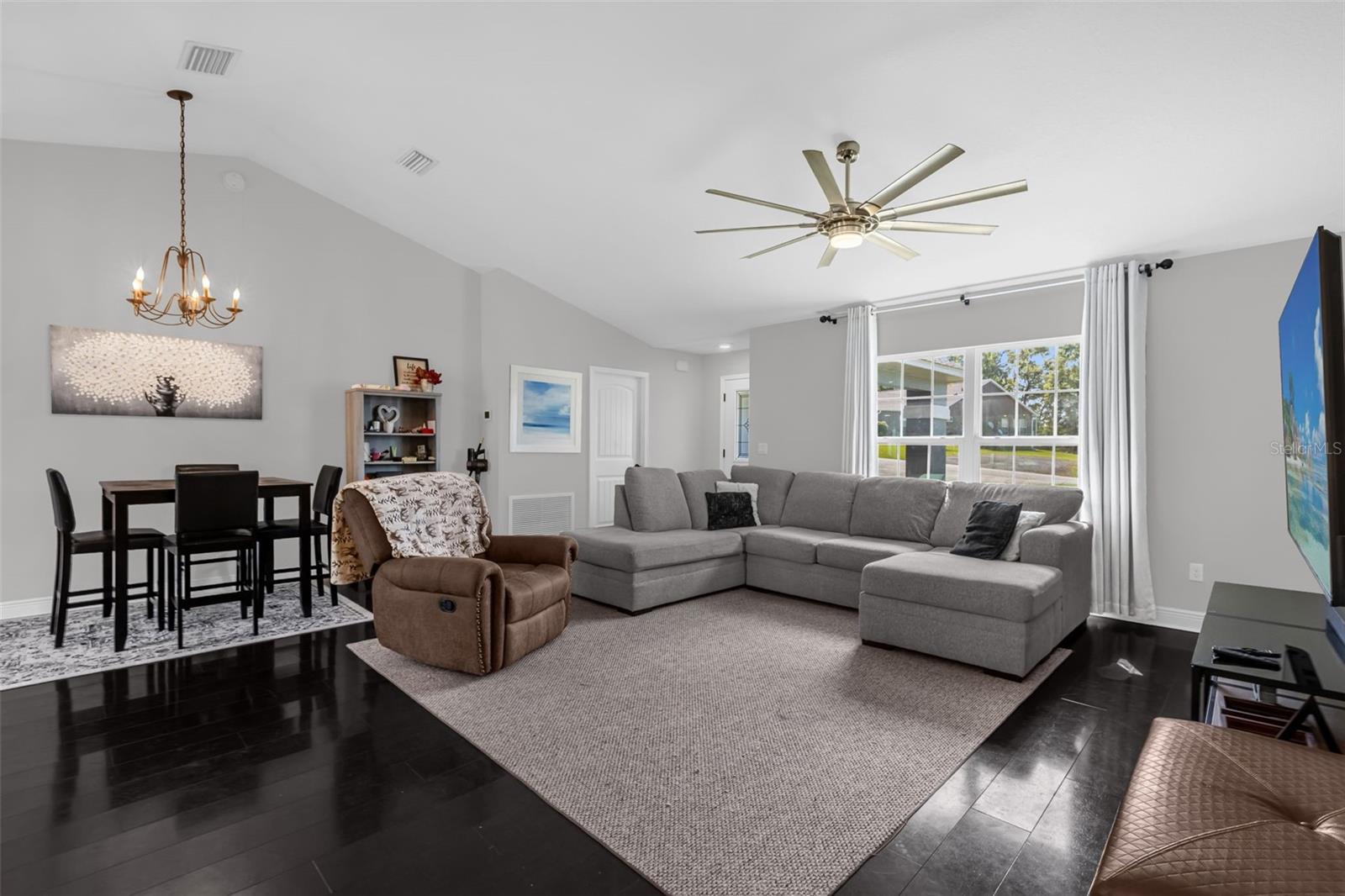 KINGSLAND COUNTRY ESTATE WHISPERING PINES - Residential