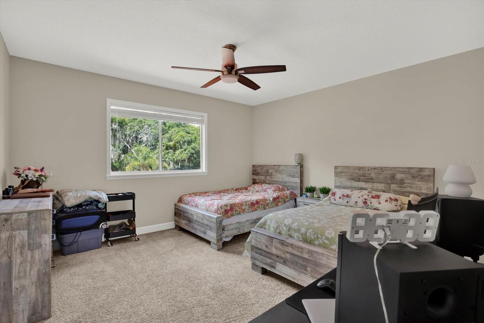 WATERS EDGE 01 - Residential