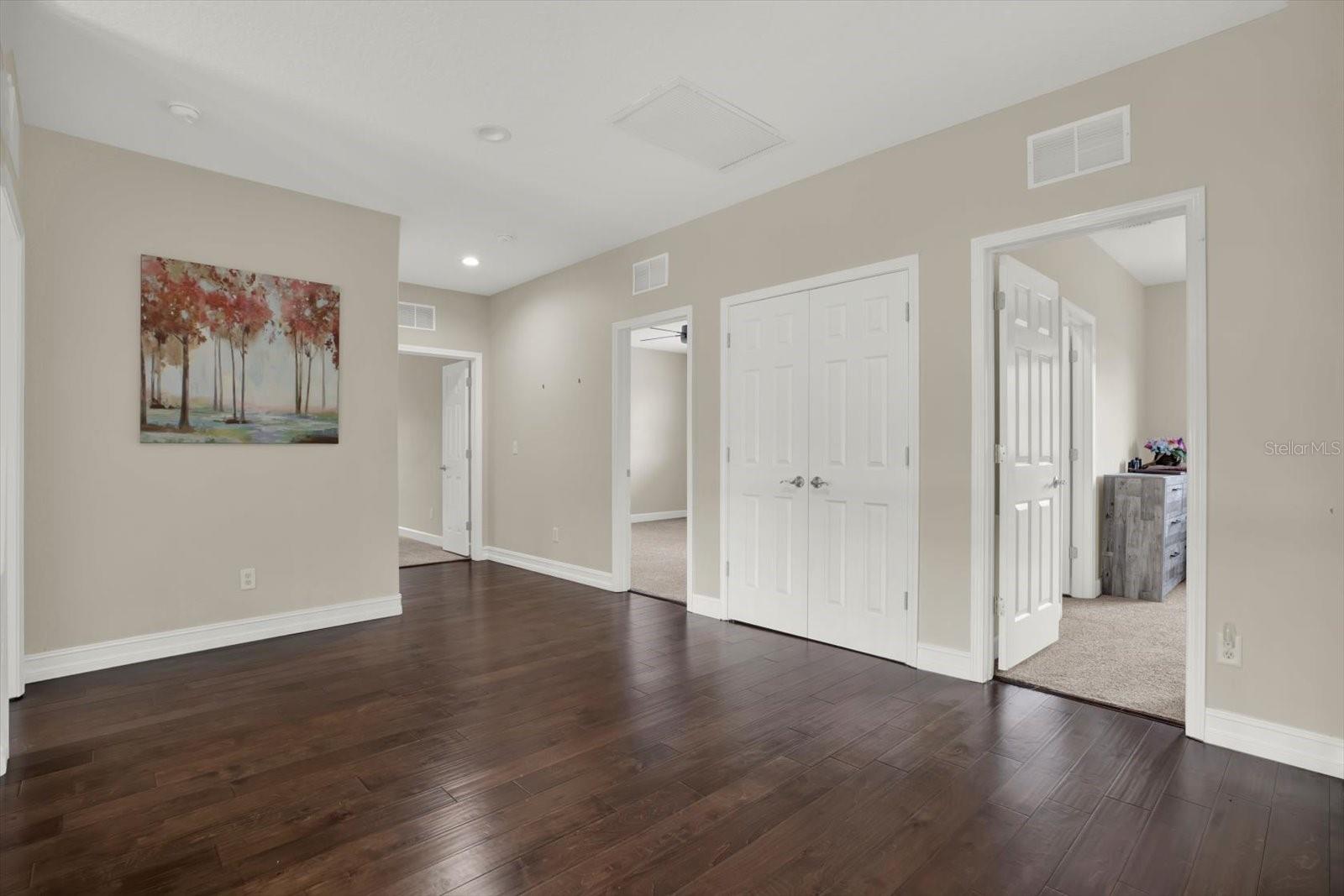 WATERS EDGE 01 - Residential