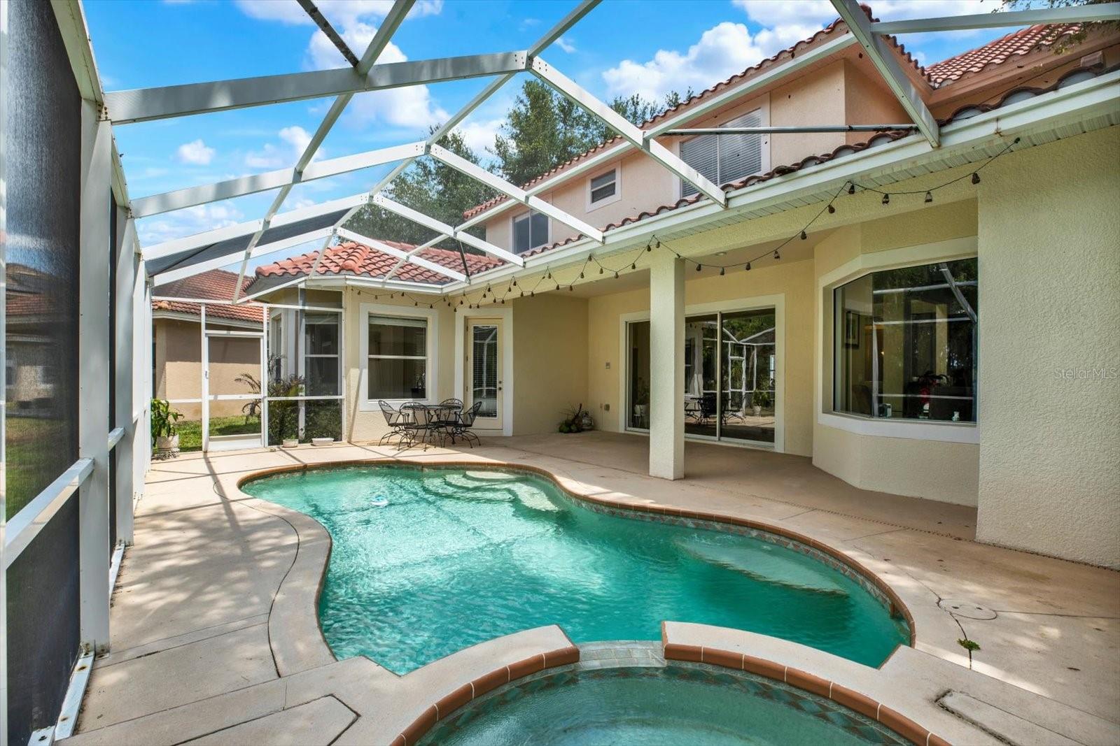 WATERS EDGE 01 - Residential