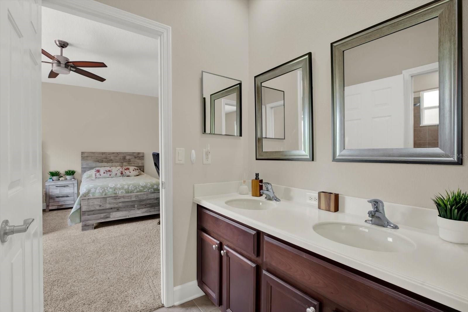 WATERS EDGE 01 - Residential