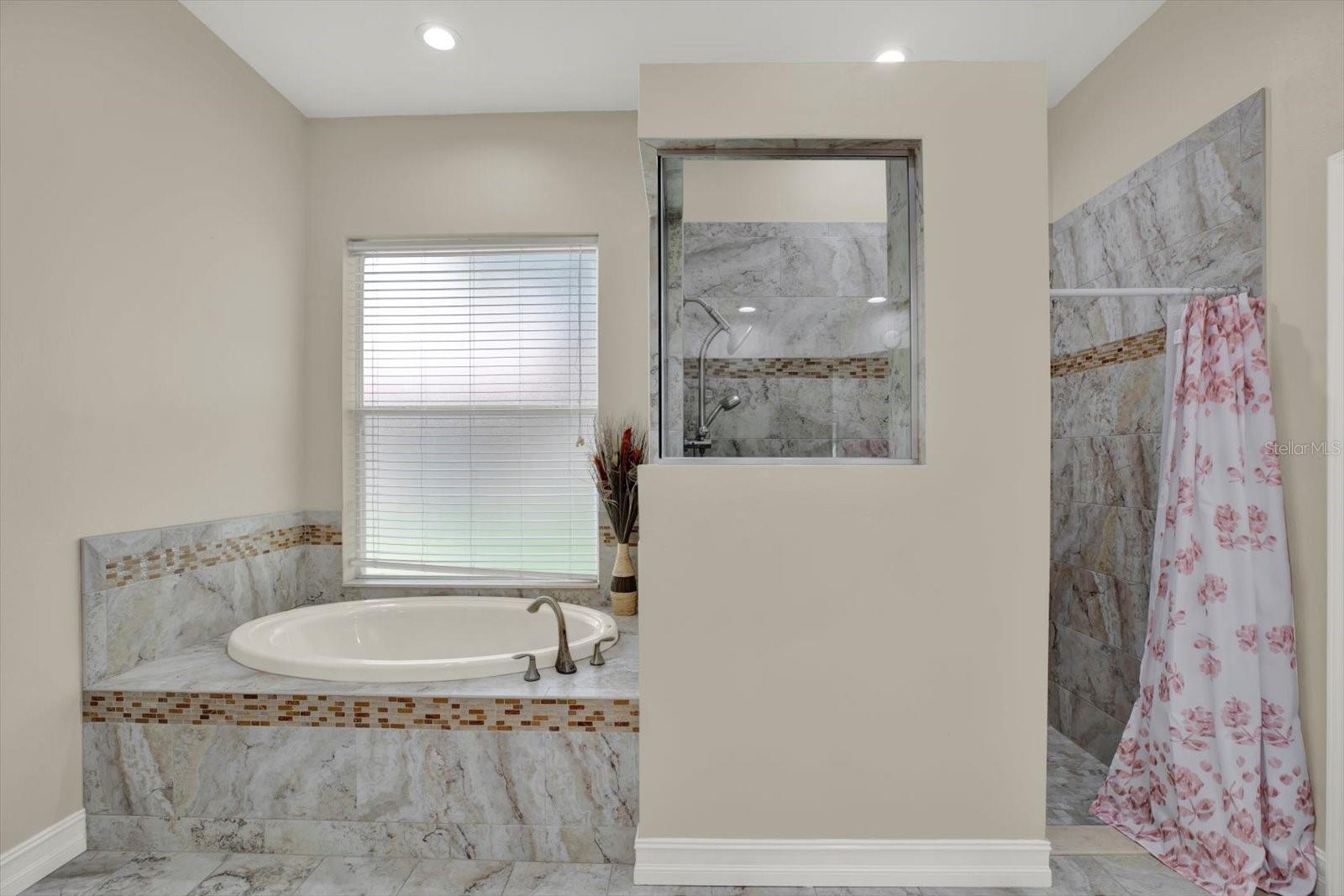 WATERS EDGE 01 - Residential