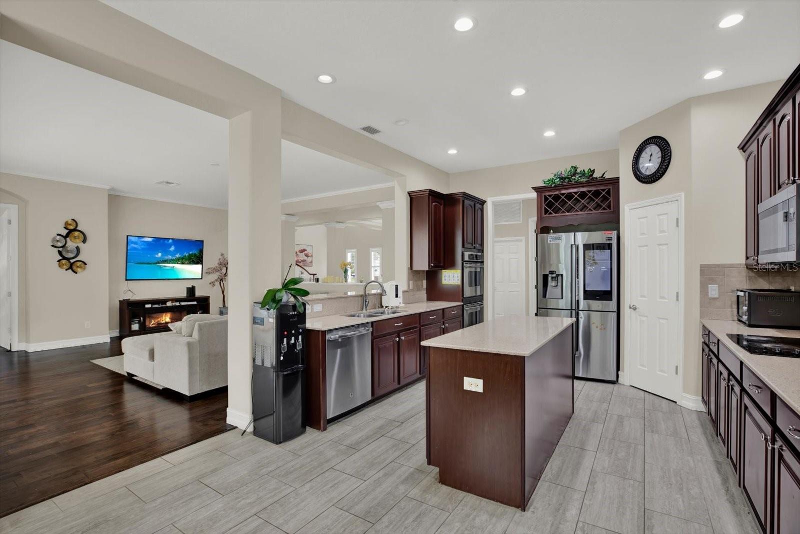 WATERS EDGE 01 - Residential