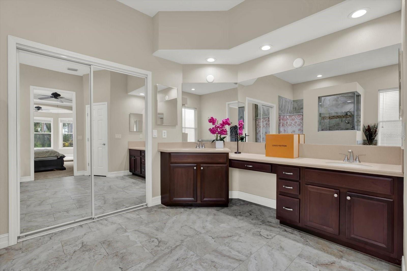 WATERS EDGE 01 - Residential