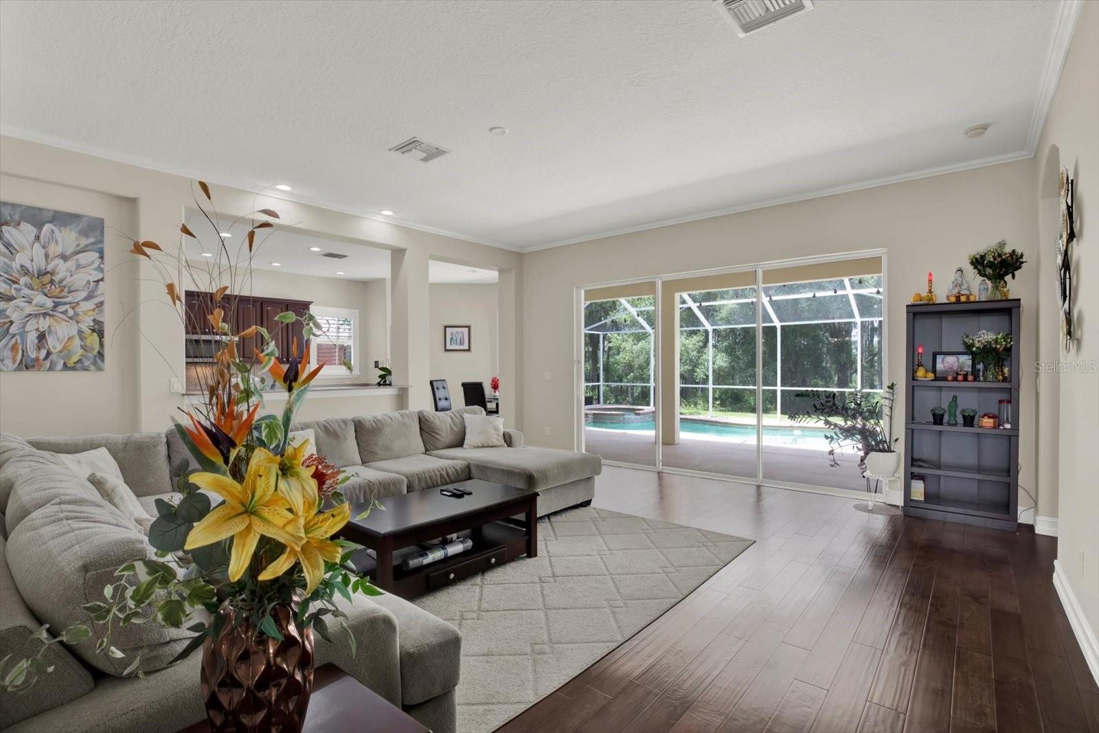 WATERS EDGE 01 - Residential